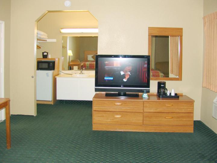 Holland Inn and Suites photo 16