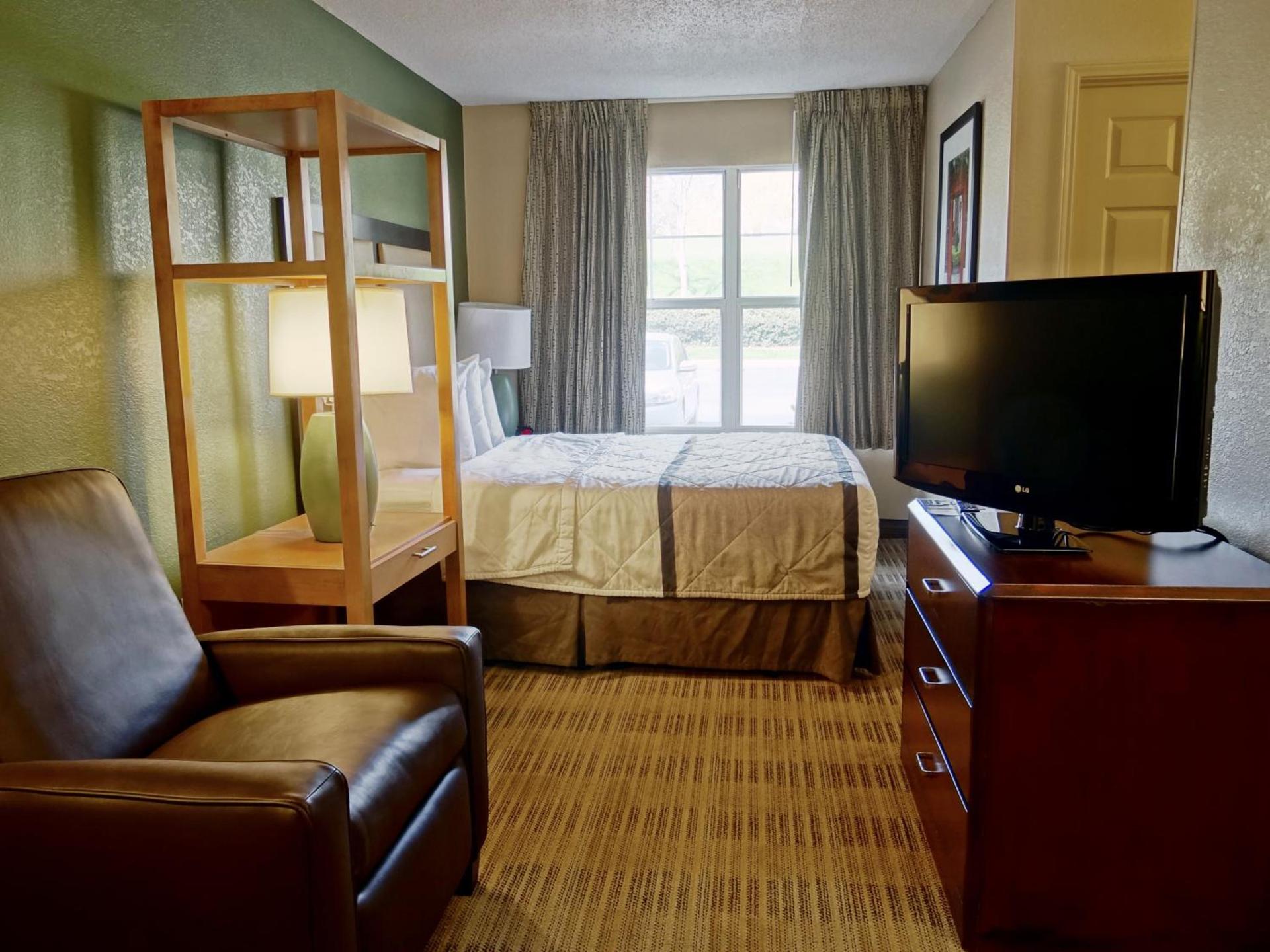 Sonesta Simply Suites Stafford photo 13