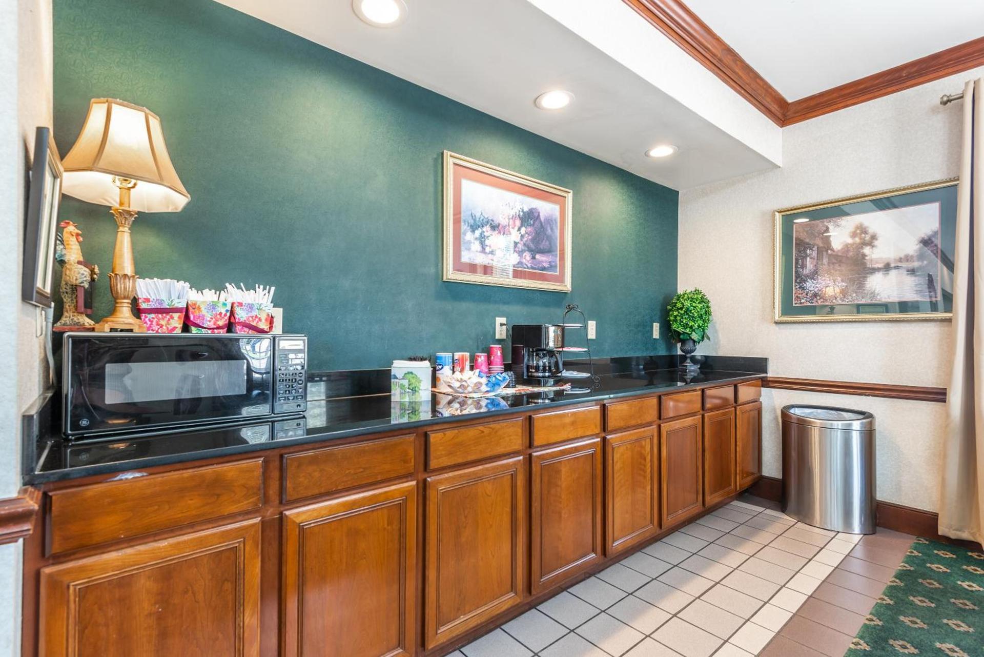 Plantation Oaks Suites & Inn Millington photo 8