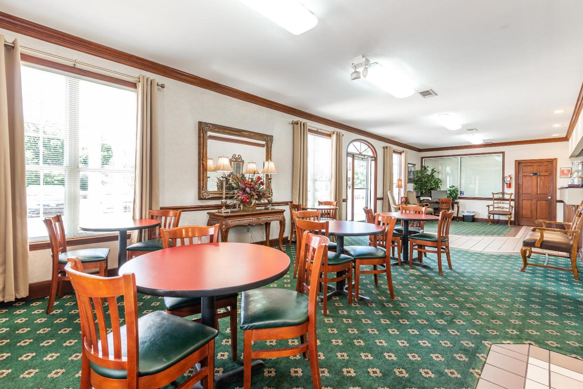 Plantation Oaks Suites & Inn Millington photo 3