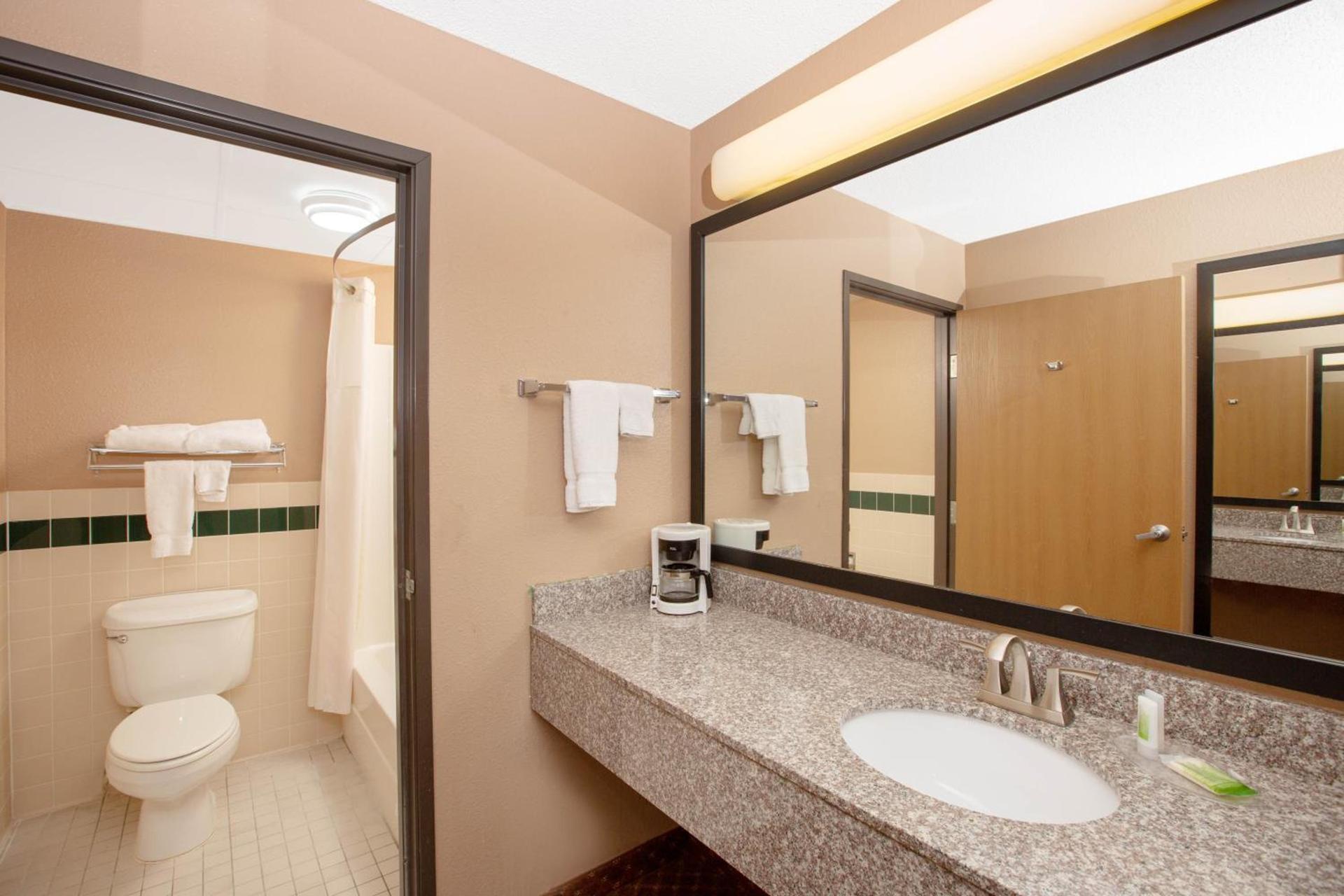 AmericInn by Wyndham Coralville photo 33