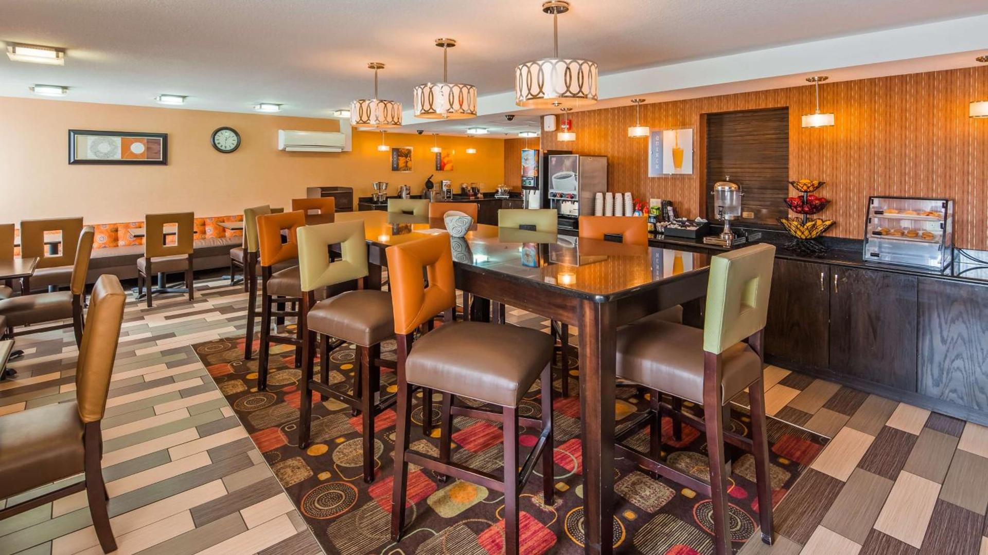 Best Western Luxbury Inn Fort Wayne photo 12