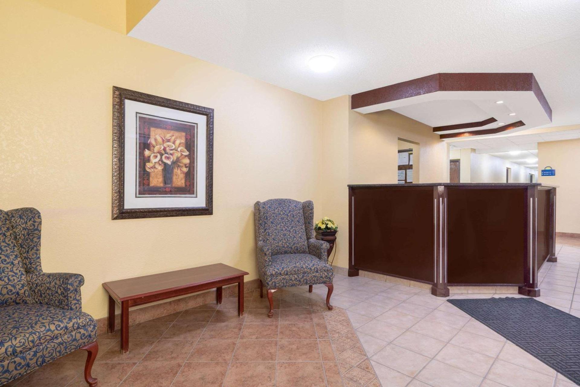 Days Inn by Wyndham Faribault photo 28