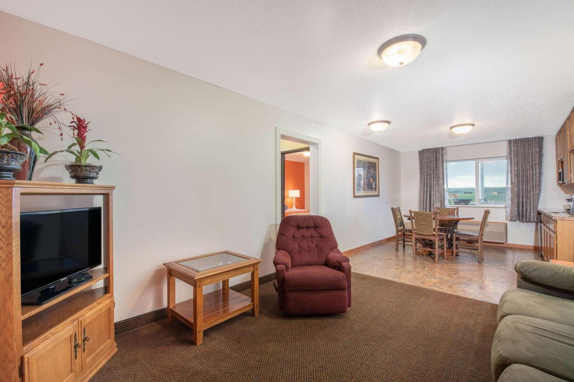 Howard Johnson by Wyndham Oacoma Hotel & Suites photo 12