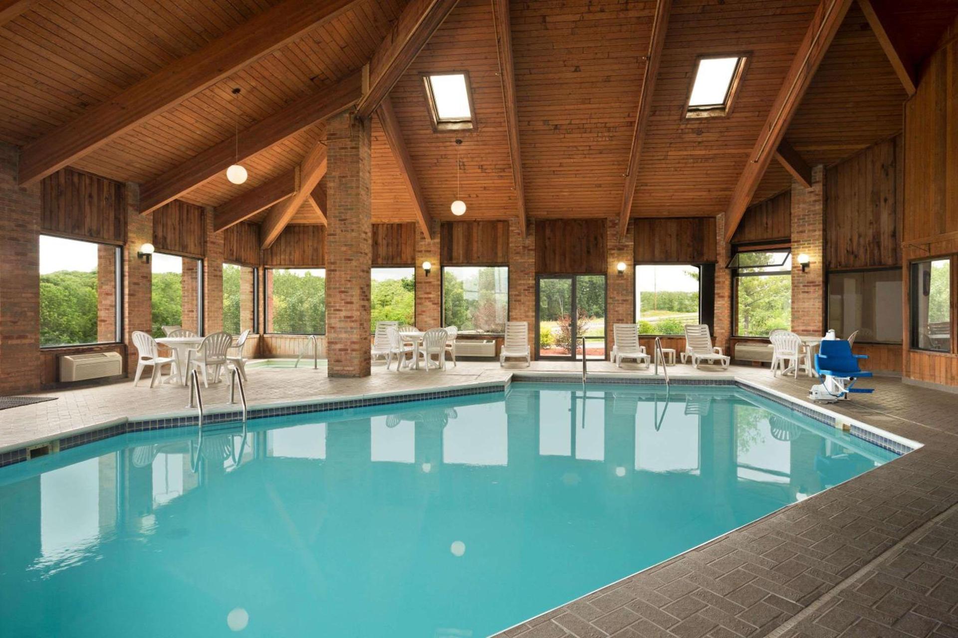 Baymont by Wyndham Warrenton photo 5
