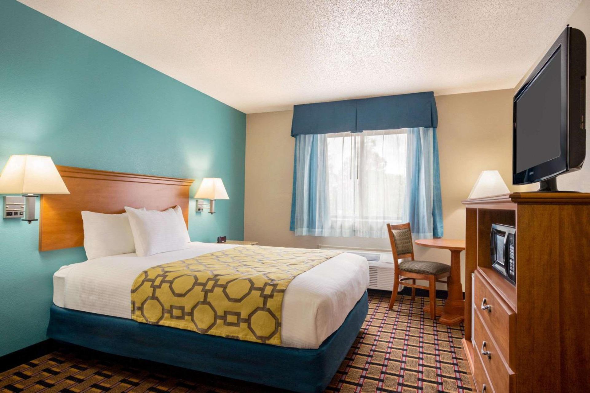 Baymont by Wyndham Warrenton photo 12