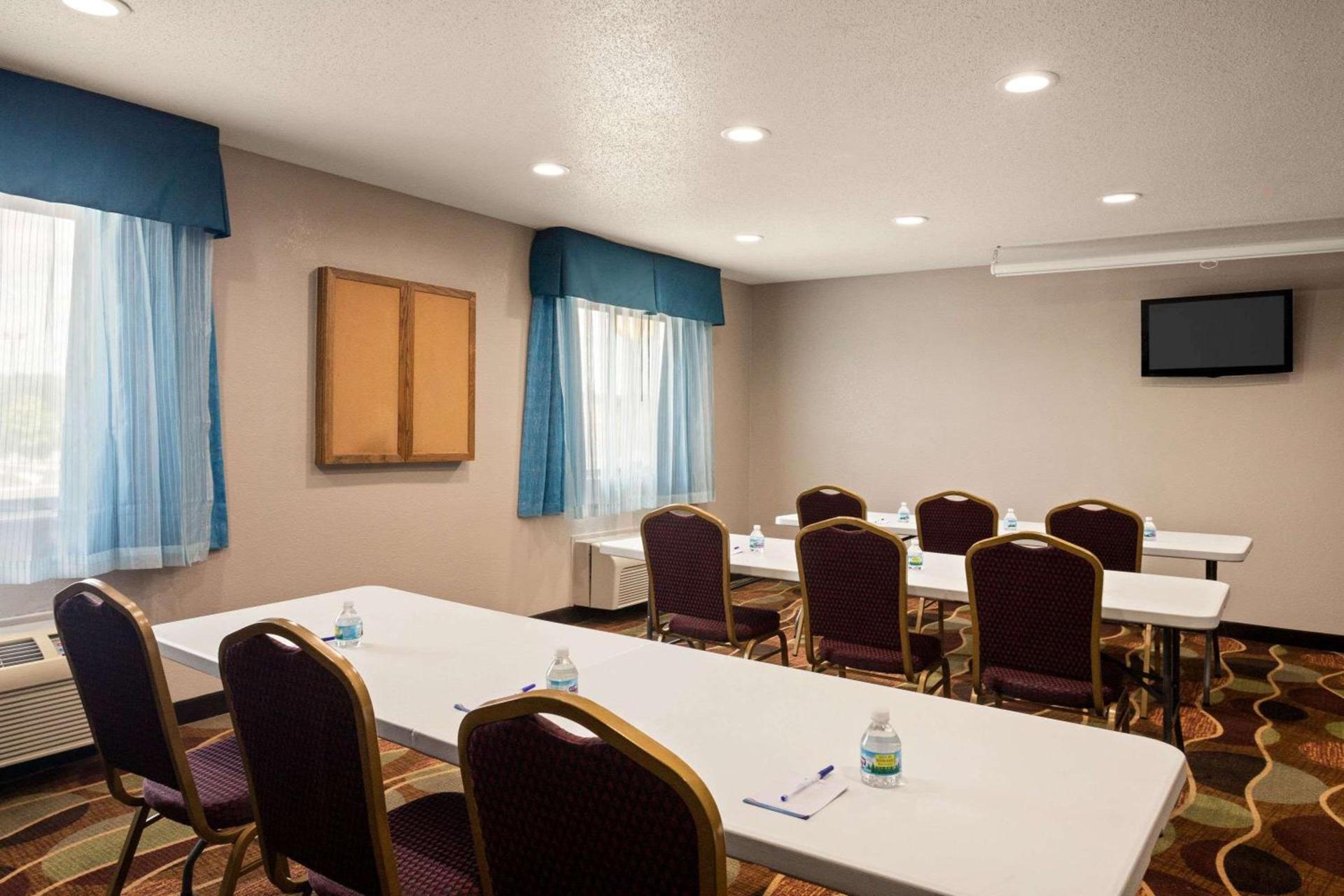 Baymont by Wyndham Warrenton photo 21