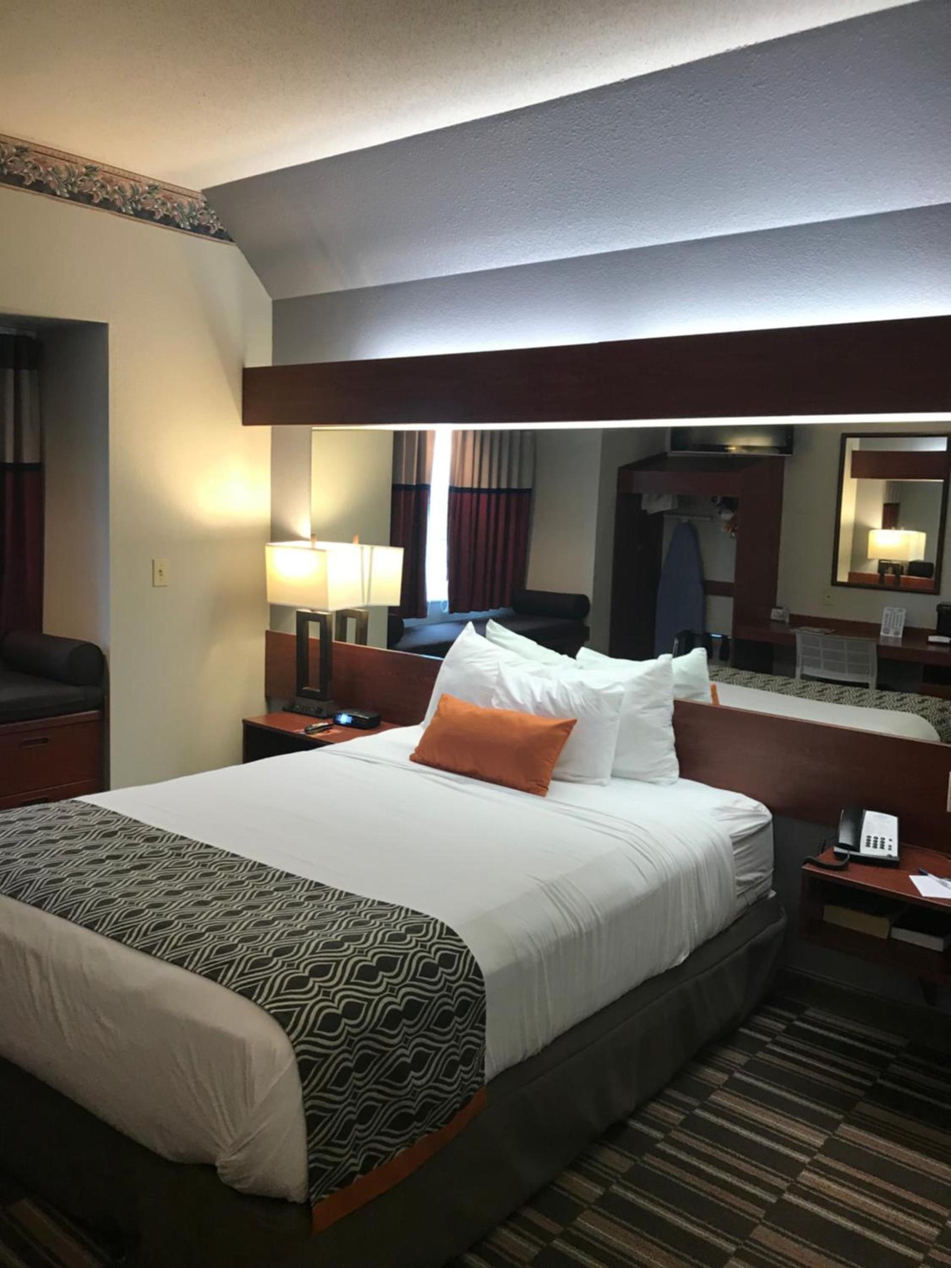 Microtel Inn & Suites Urbandale photo 2