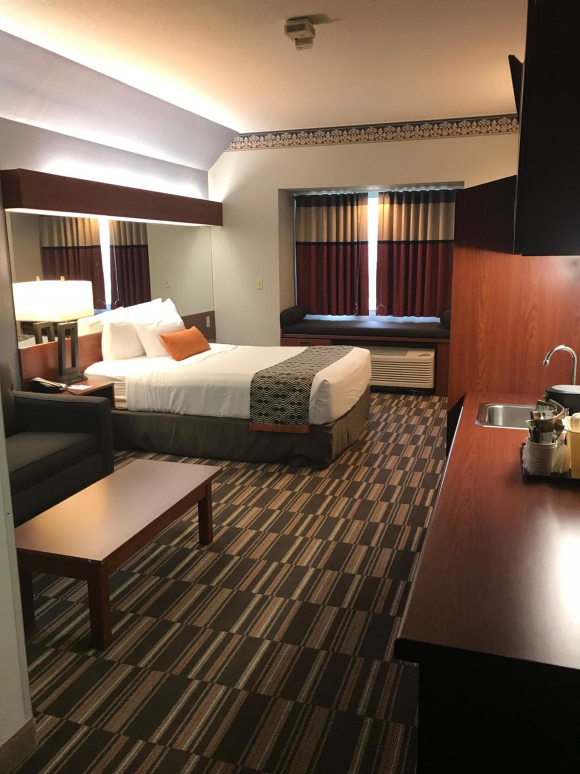 Microtel Inn & Suites Urbandale photo 3