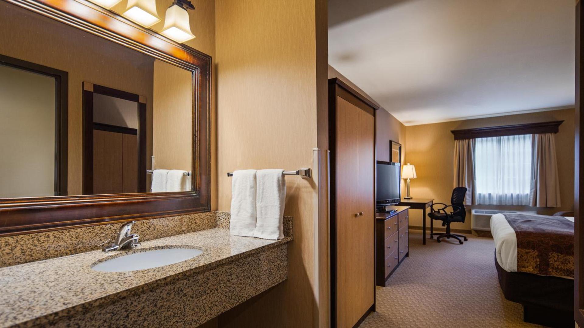 Crandon Inn & Suites photo 5