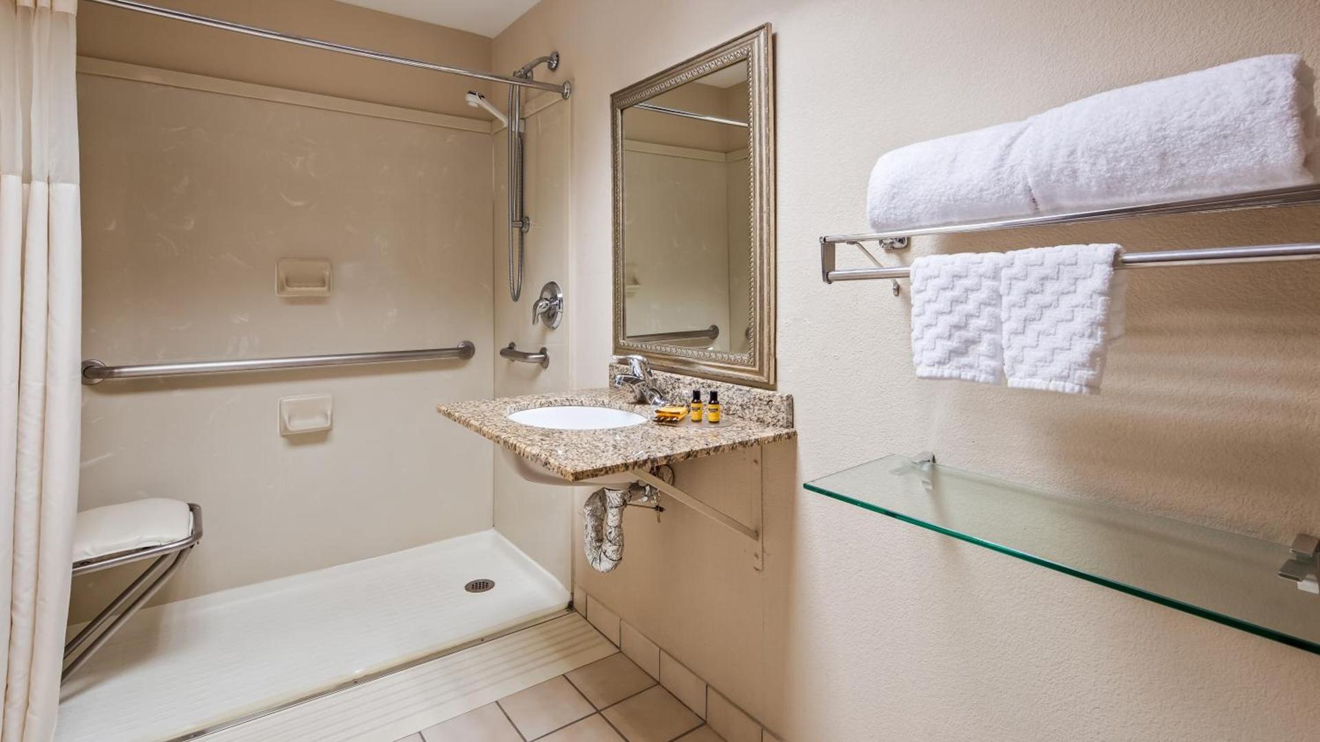 Best Western Plus Chicago Hillside photo 11