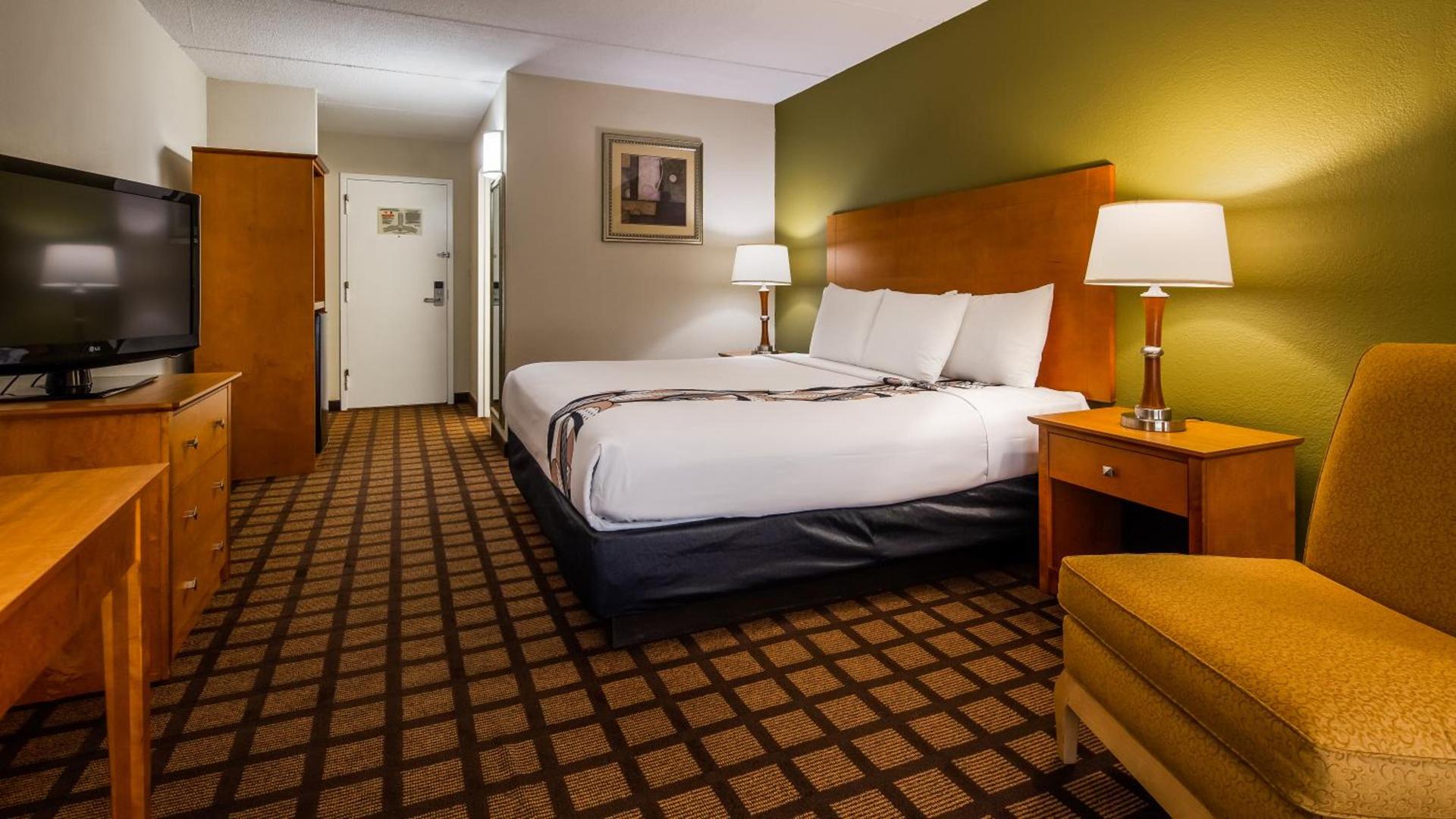 Best Western Plus Chicago Hillside photo 9