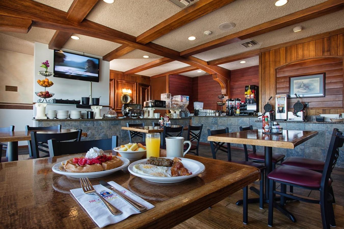 Clover Island Inn photo 10