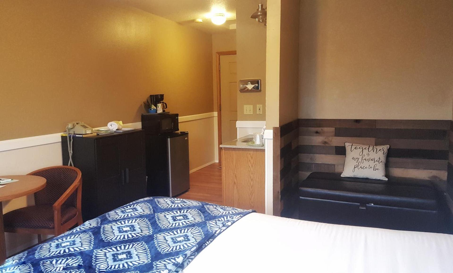 Hillcrest Inn photo 25