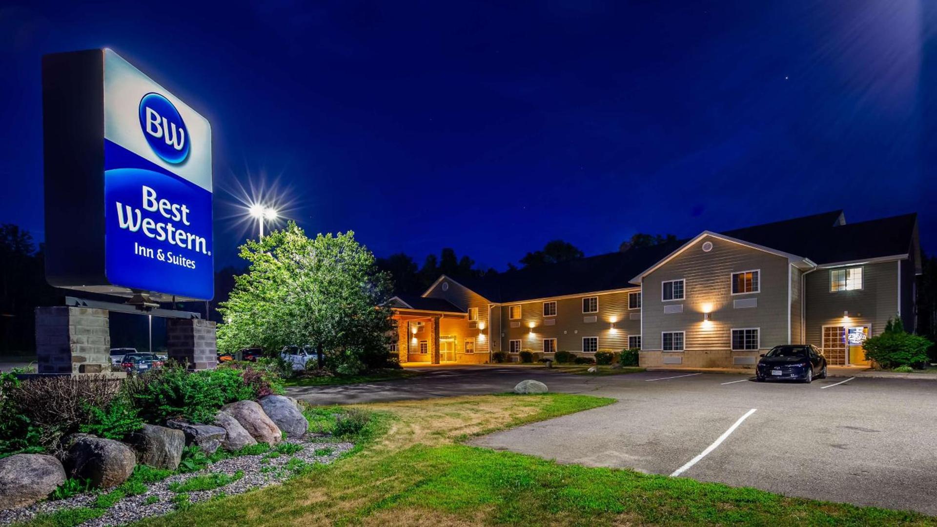 Crandon Inn & Suites photo 35