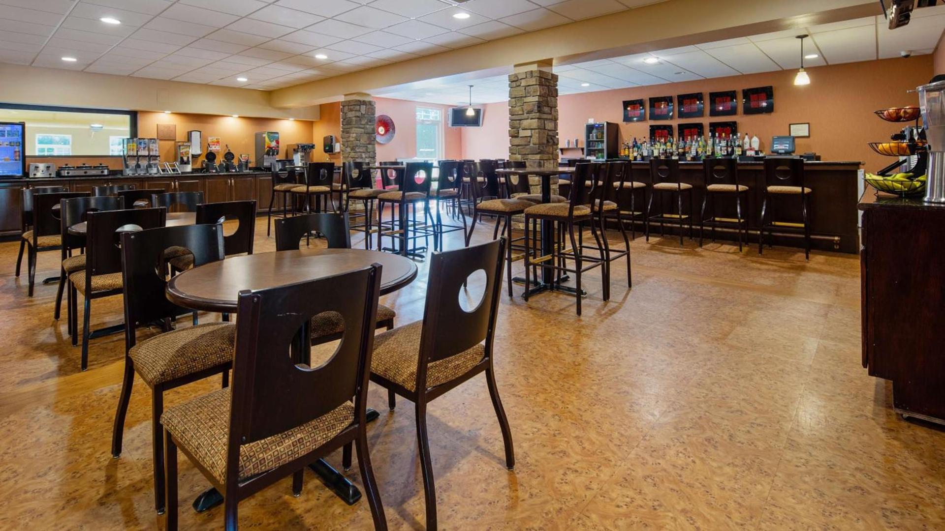 Crandon Inn & Suites photo 31