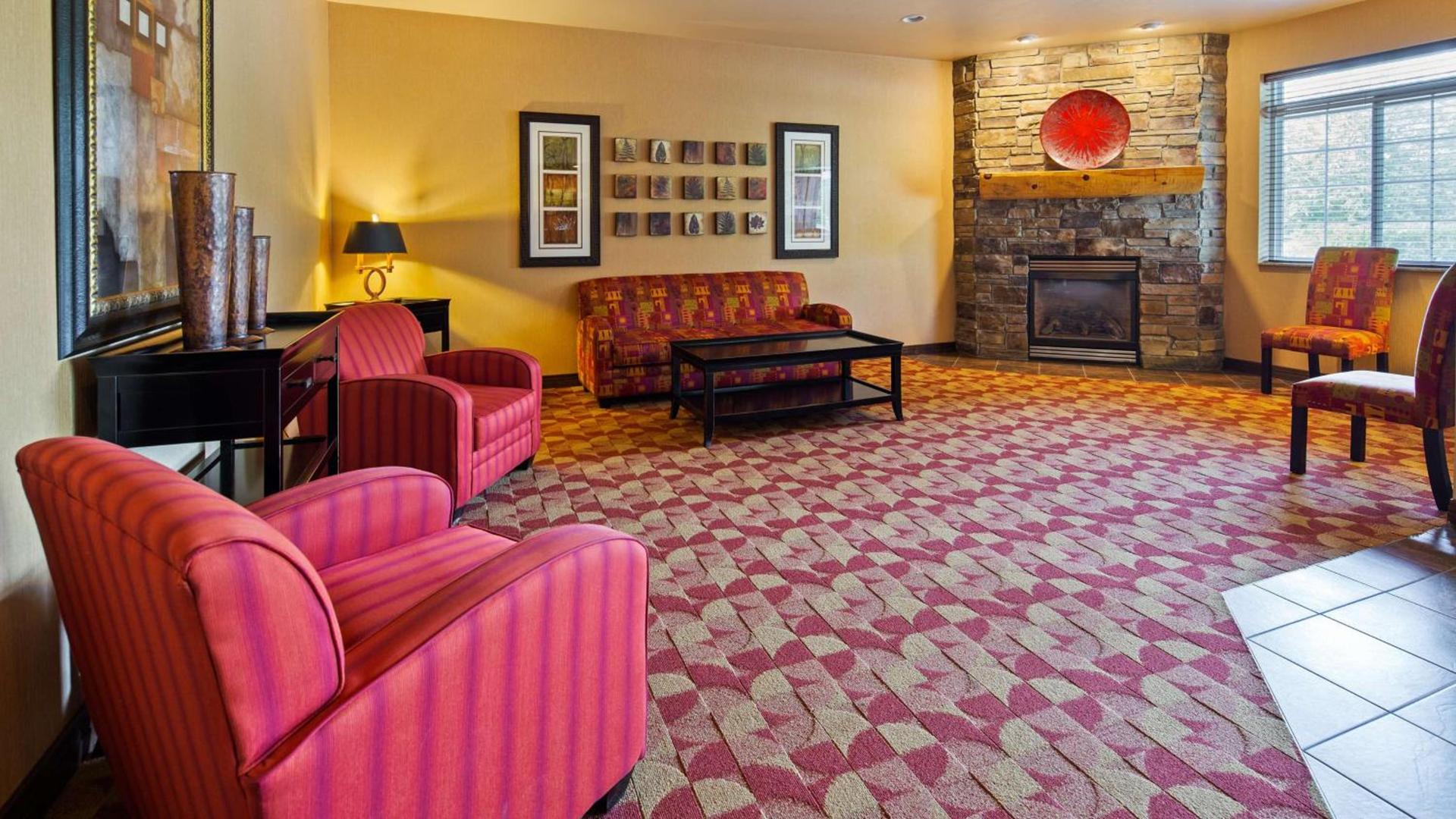 Crandon Inn & Suites photo 20