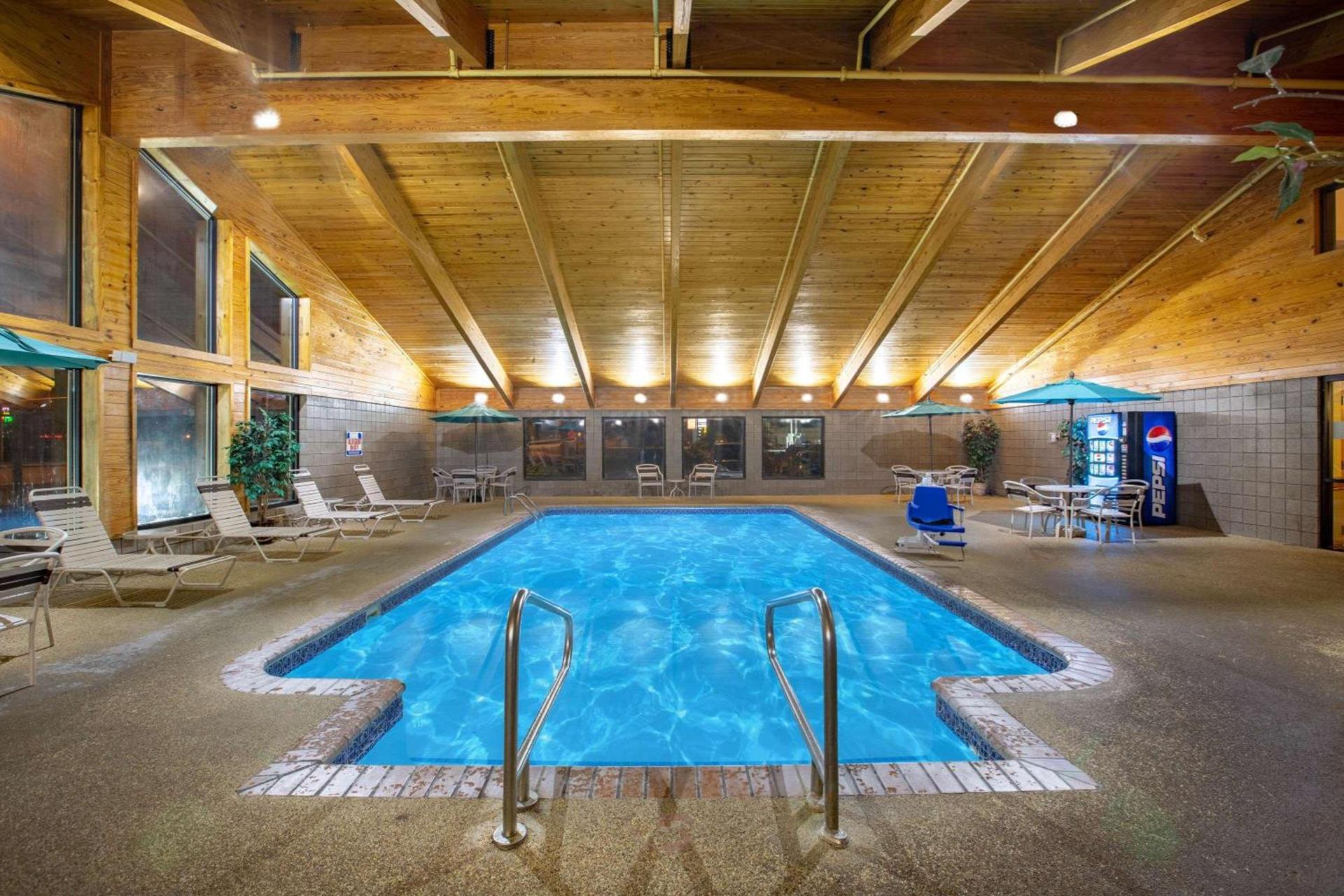 AmericInn by Wyndham Kearney photo 31