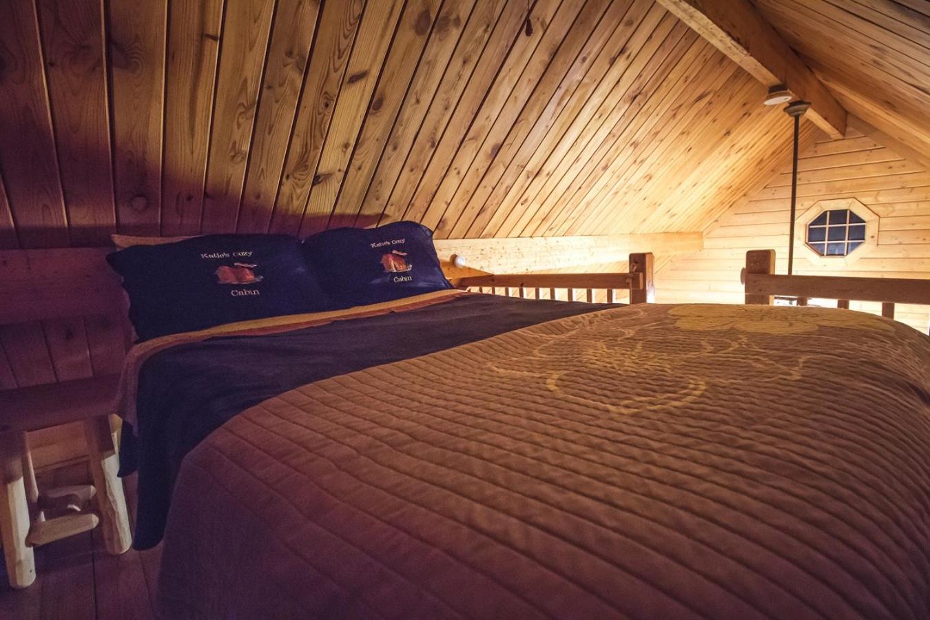 Katie's Cozy Cabins photo 7