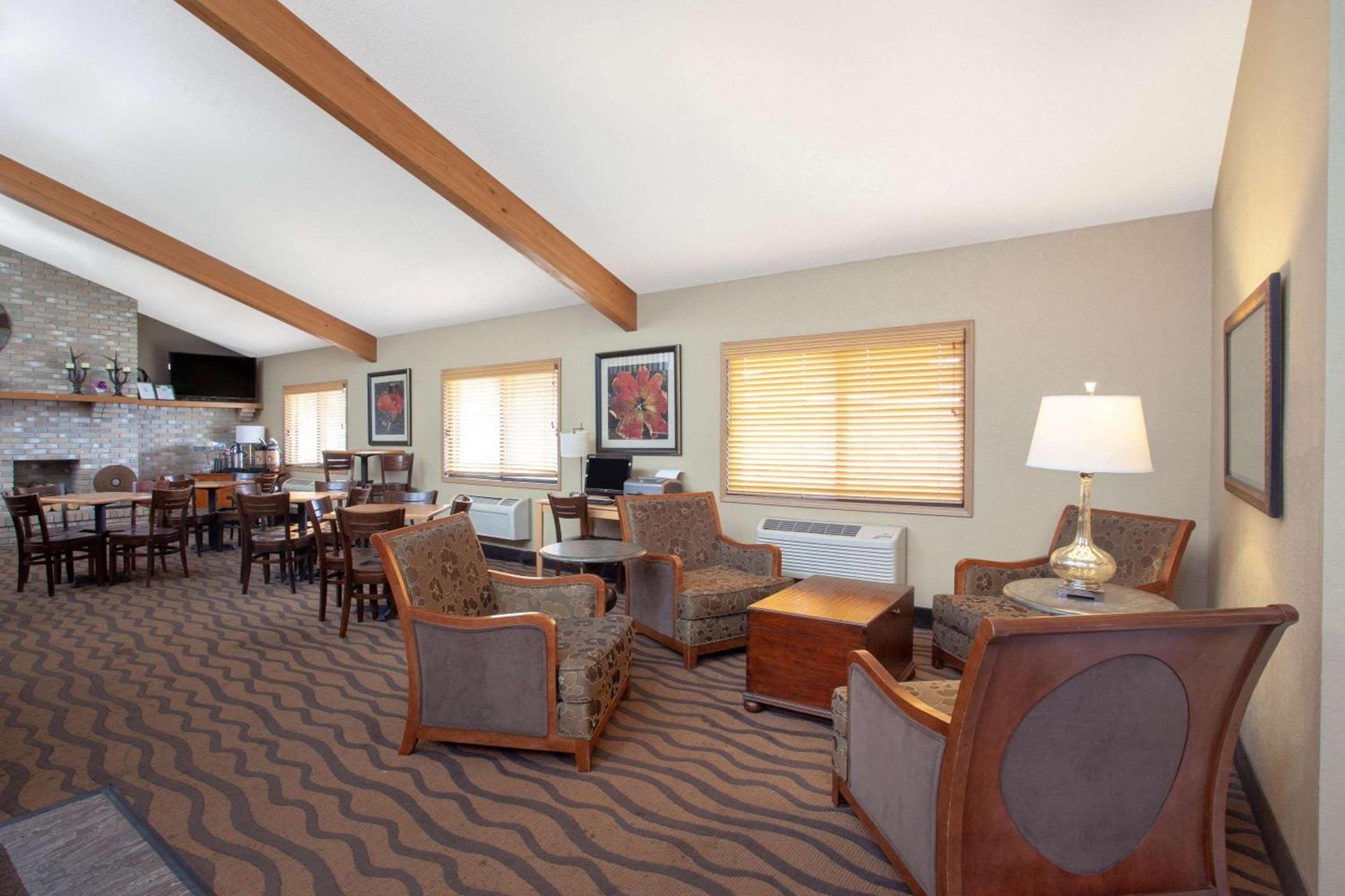 AmericInn by Wyndham Albert Lea photo 3