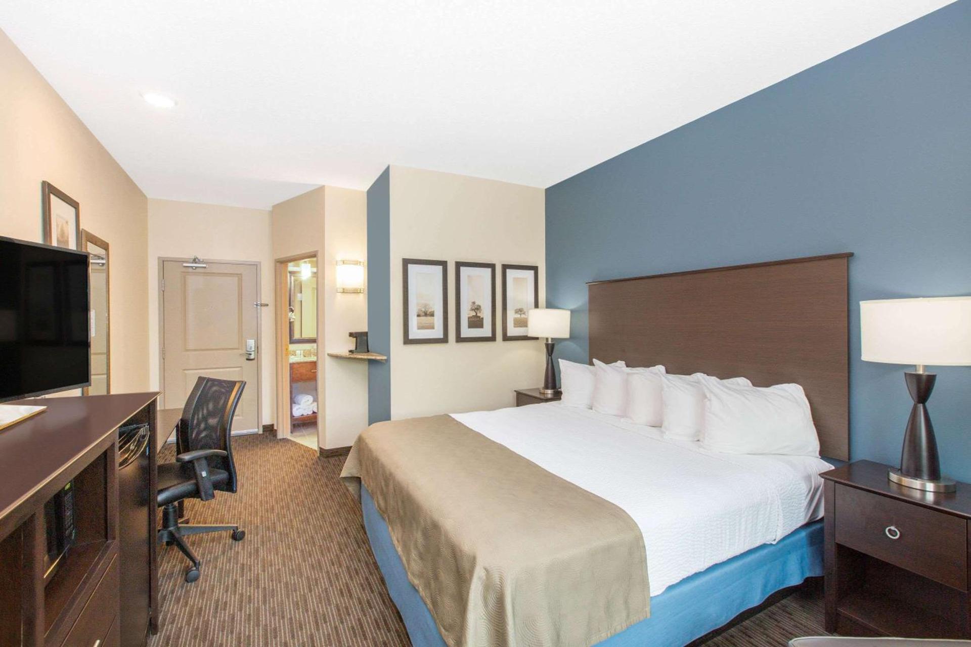 AmericInn by Wyndham Humboldt photo 25