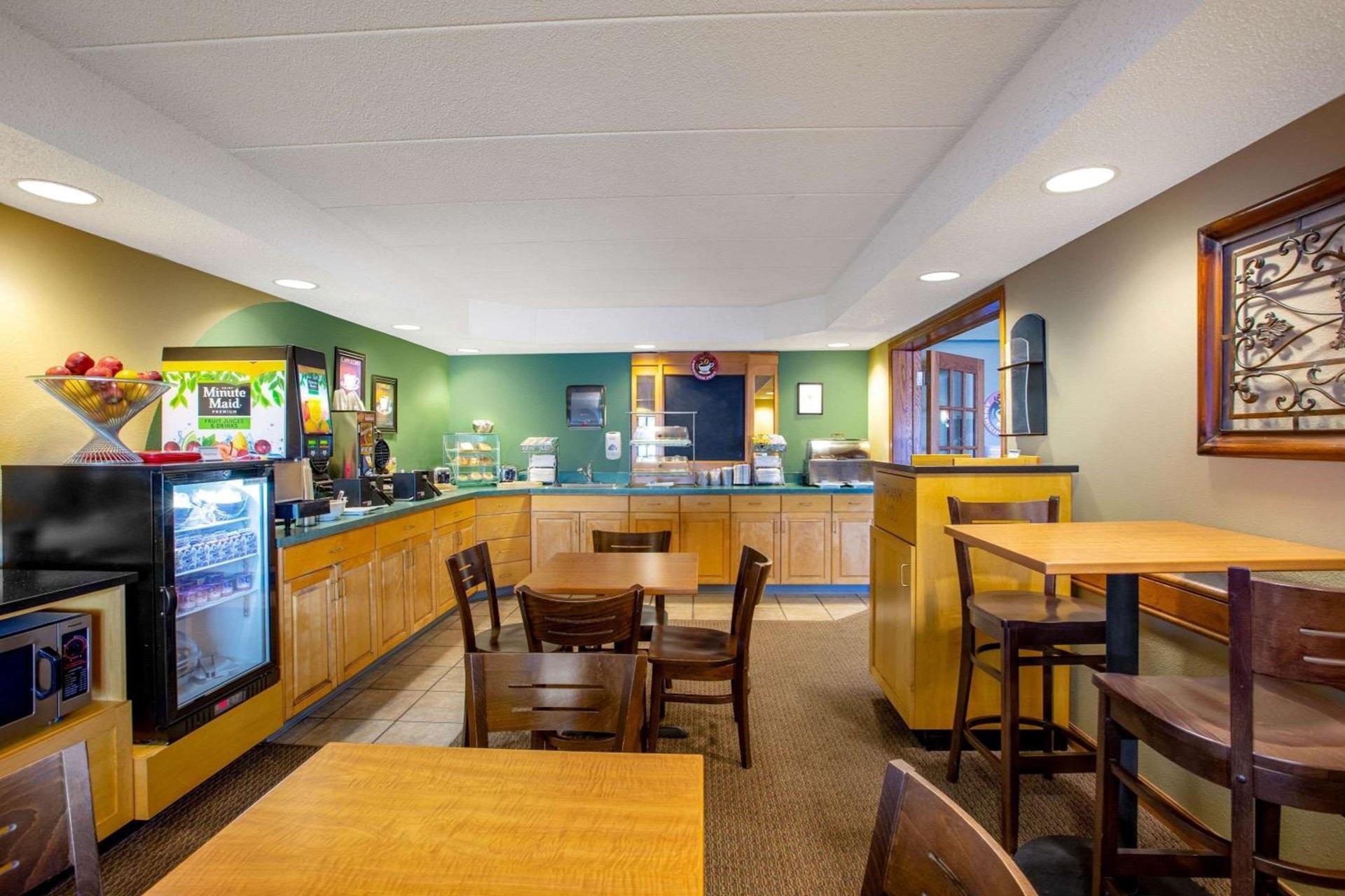 AmericInn by Wyndham Kearney photo 30