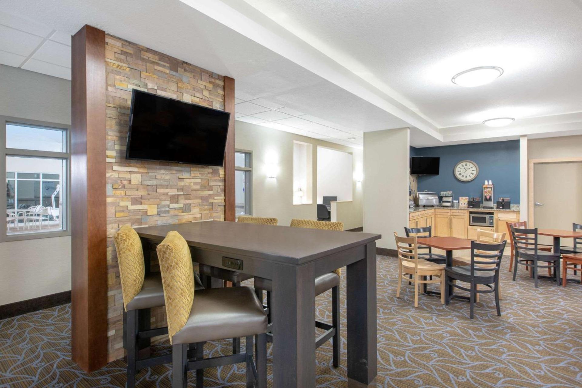 AmericInn by Wyndham Humboldt photo 4