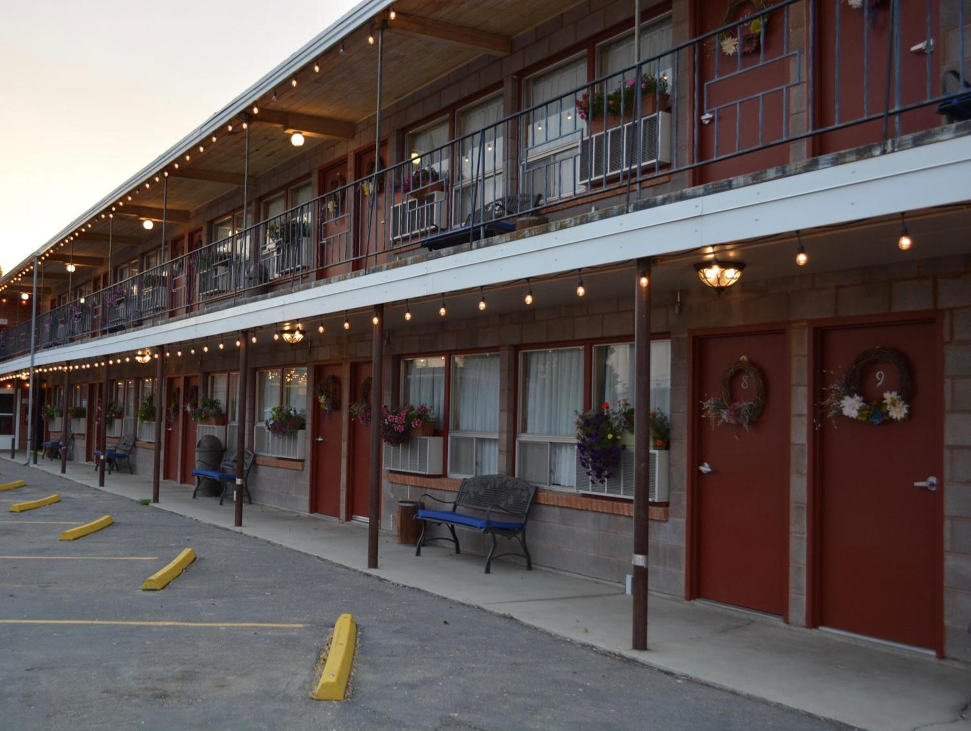 Lariat Motel photo 29