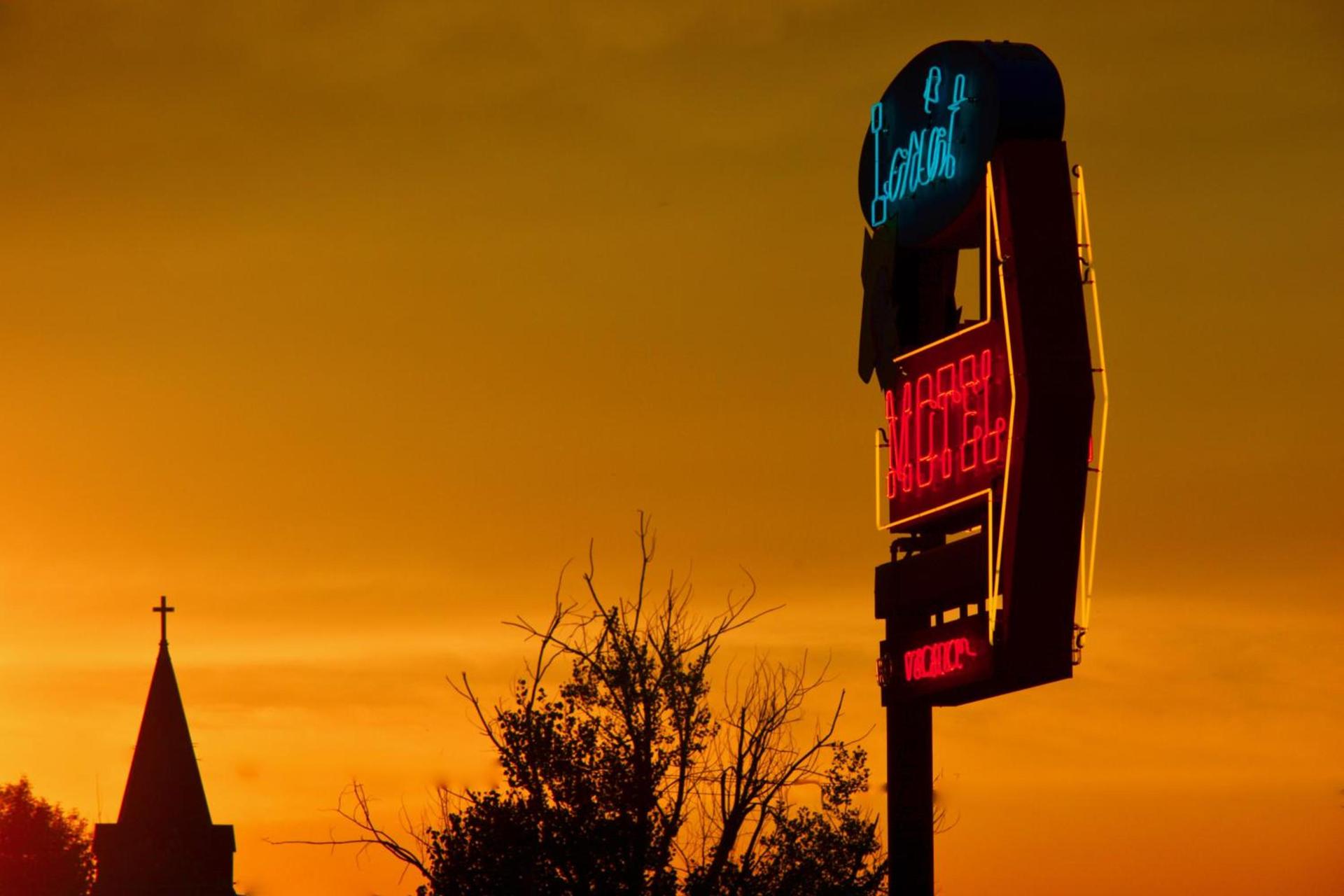 Lariat Motel photo 28
