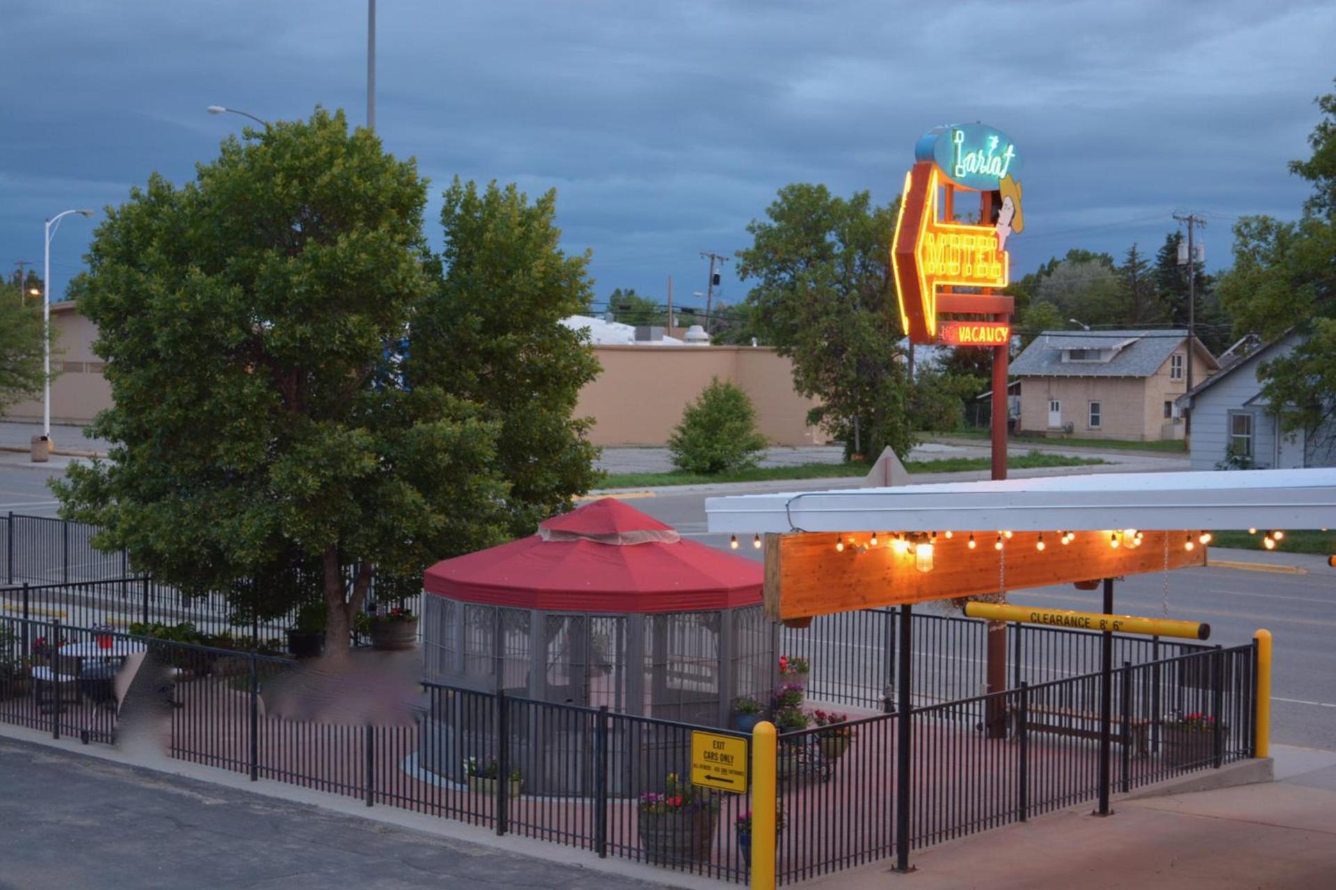 Lariat Motel photo 27