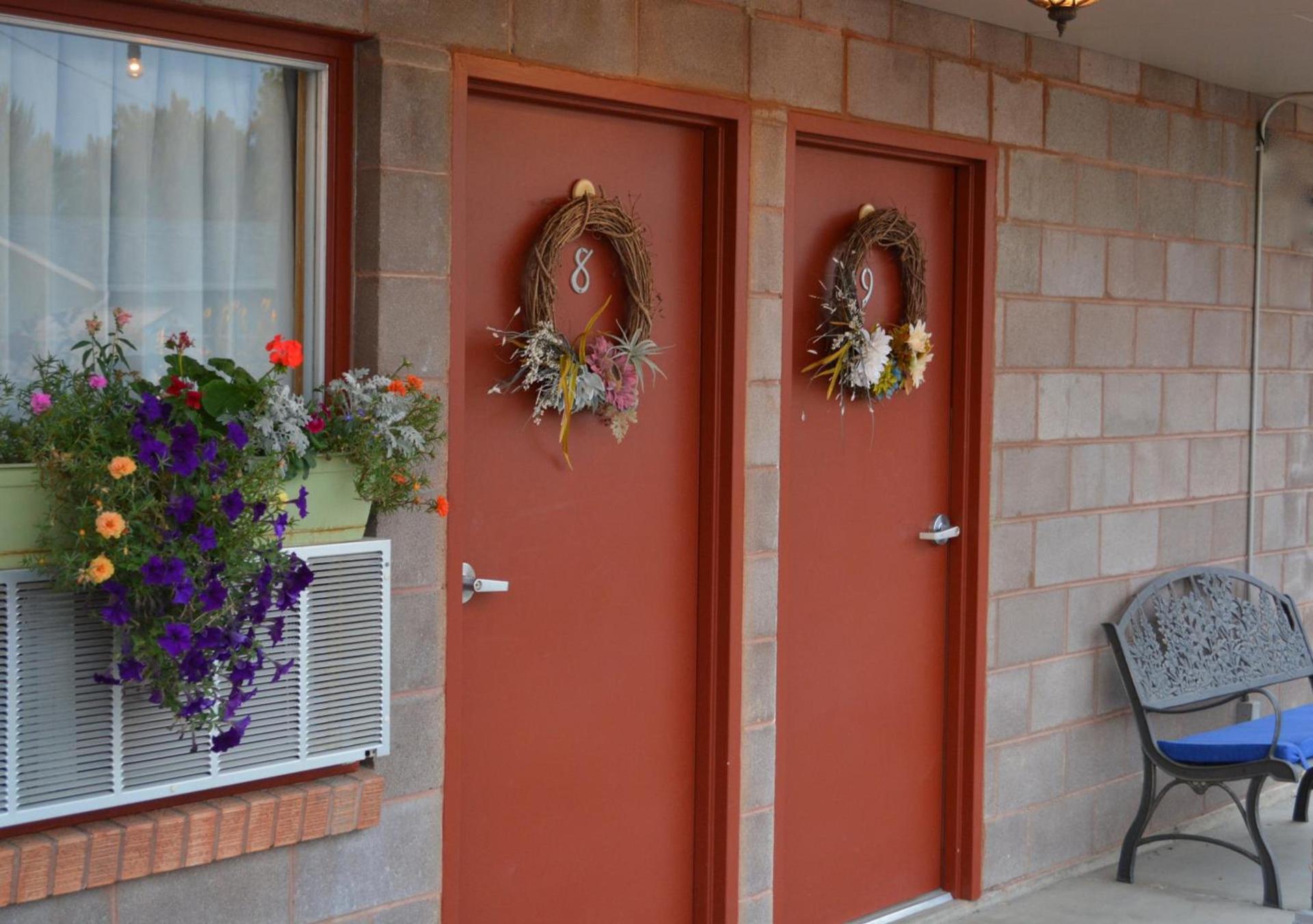 Lariat Motel photo 25