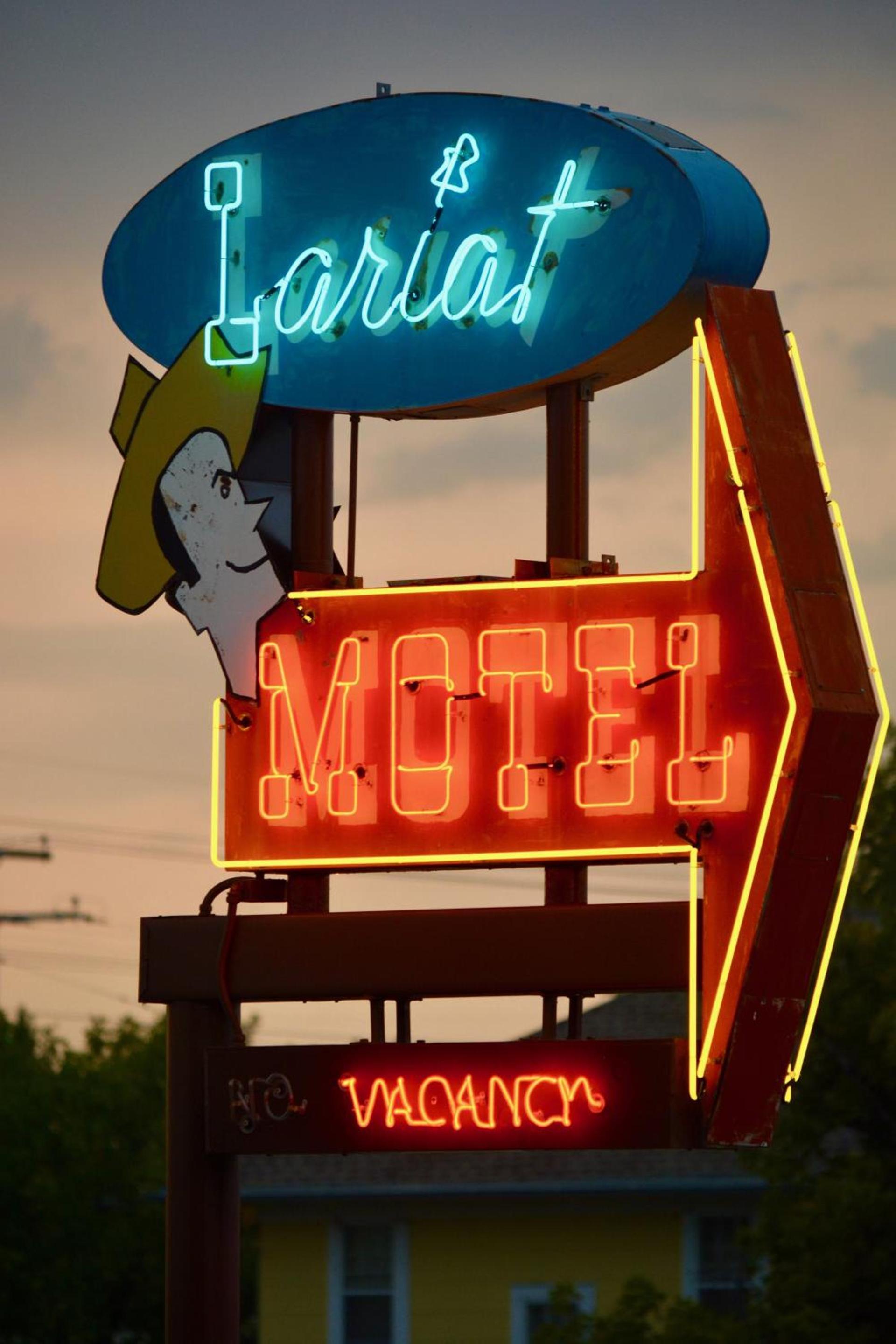 Lariat Motel photo 24