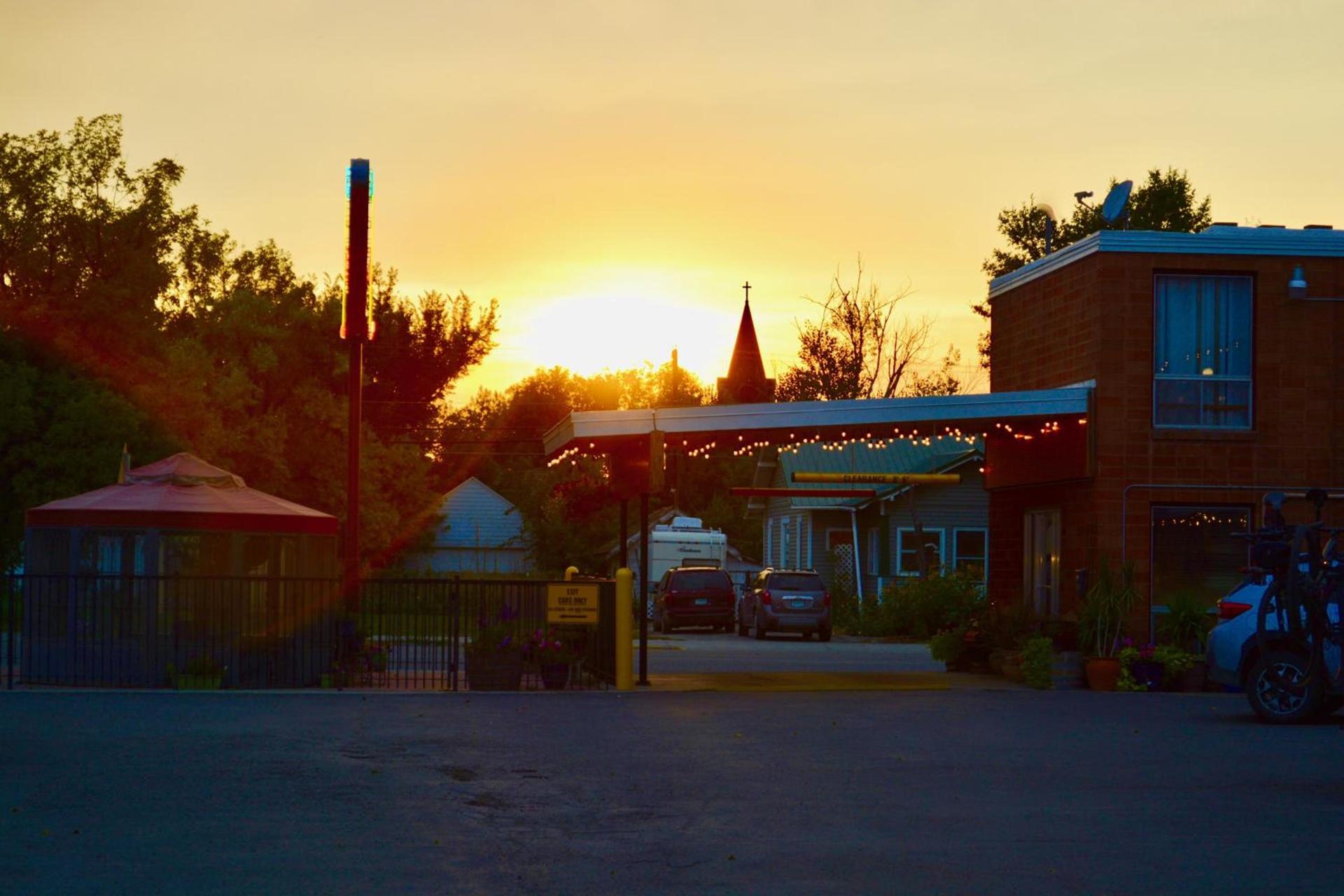 Lariat Motel photo 23