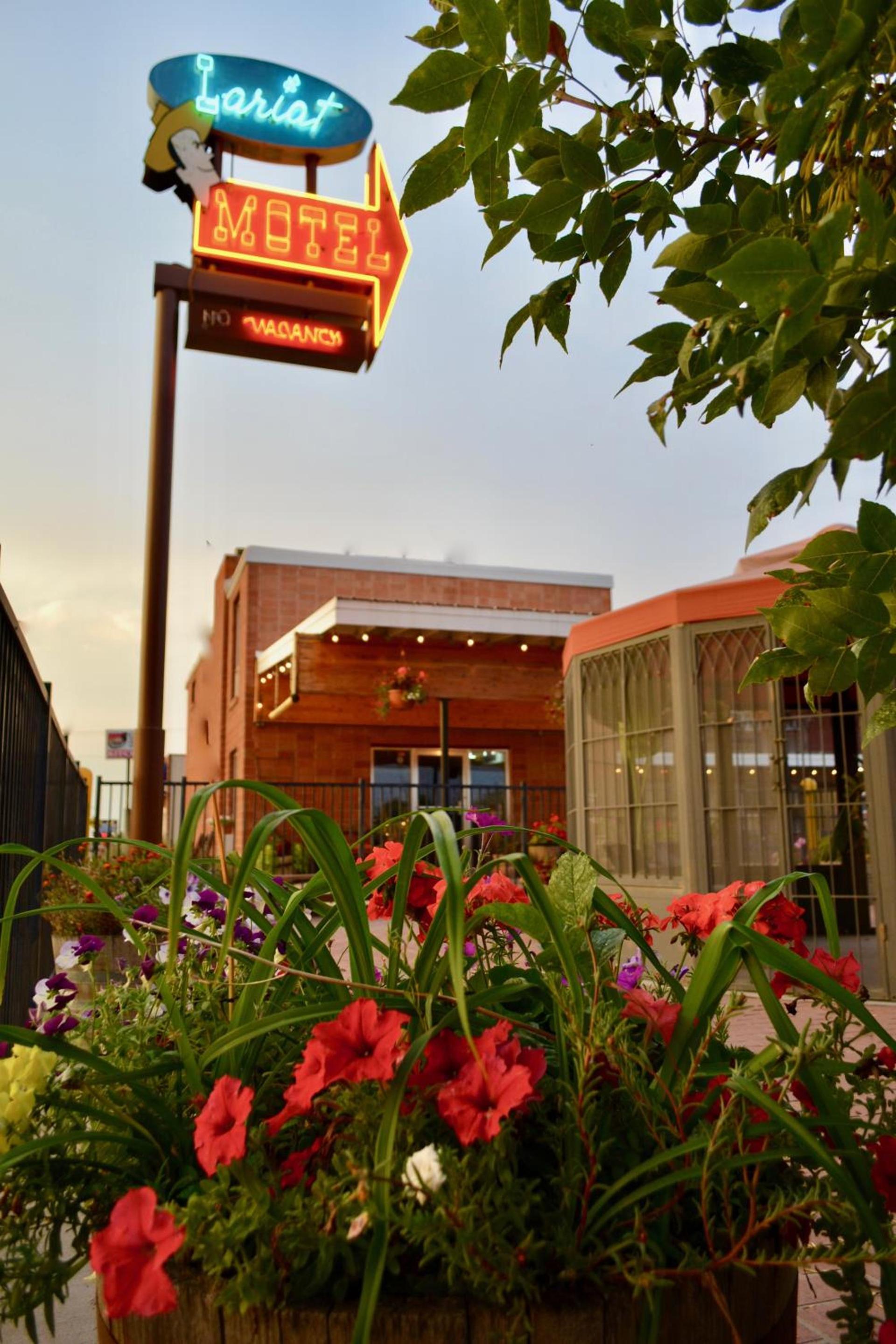 Lariat Motel photo 20