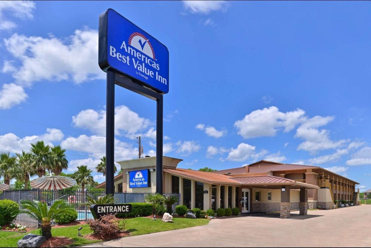 Americas Best Value Inn Angleton photo 18