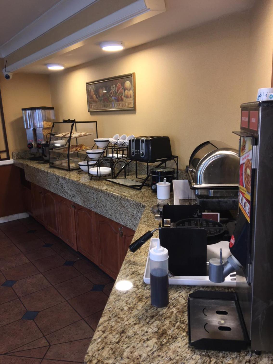 Budgetel Inns & Suites photo 12
