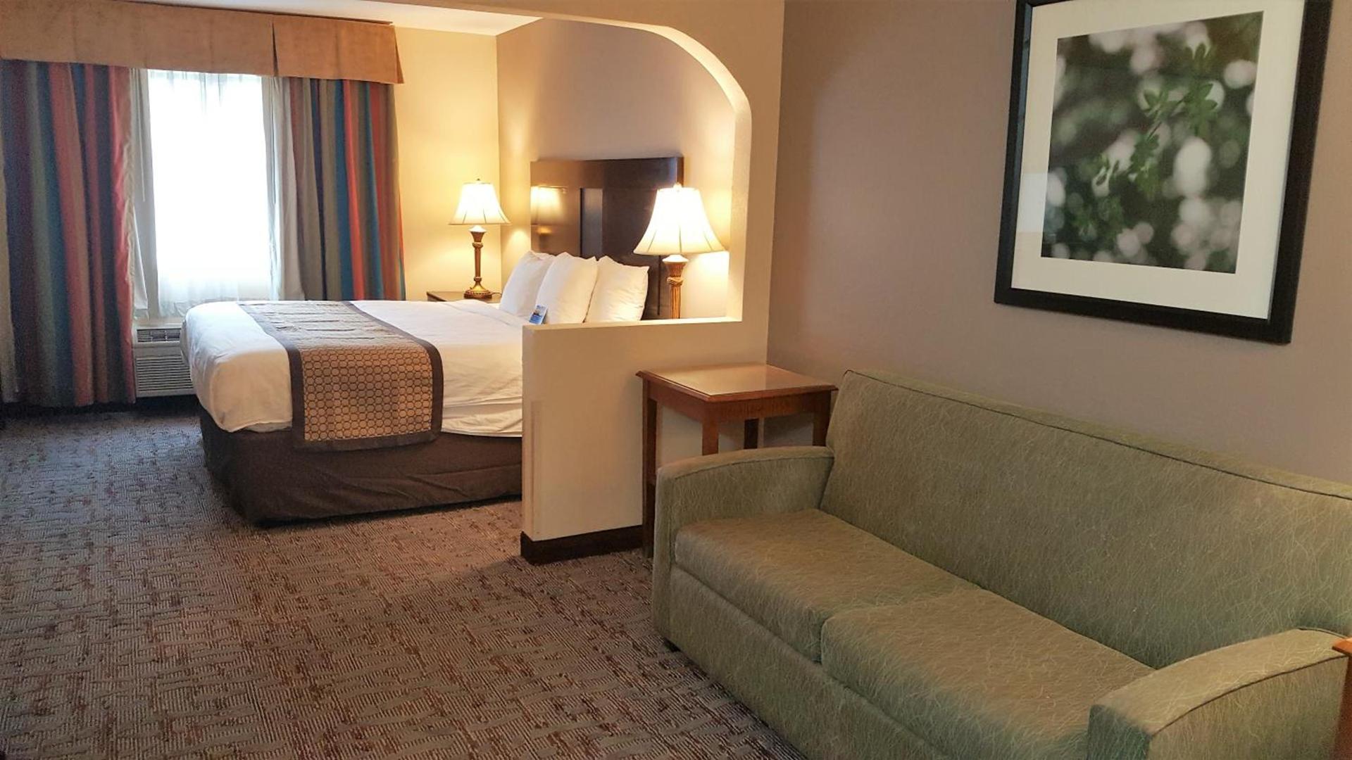 Baymont by Wyndham Belleville Airport Area Free Airport Shuttle photo 25