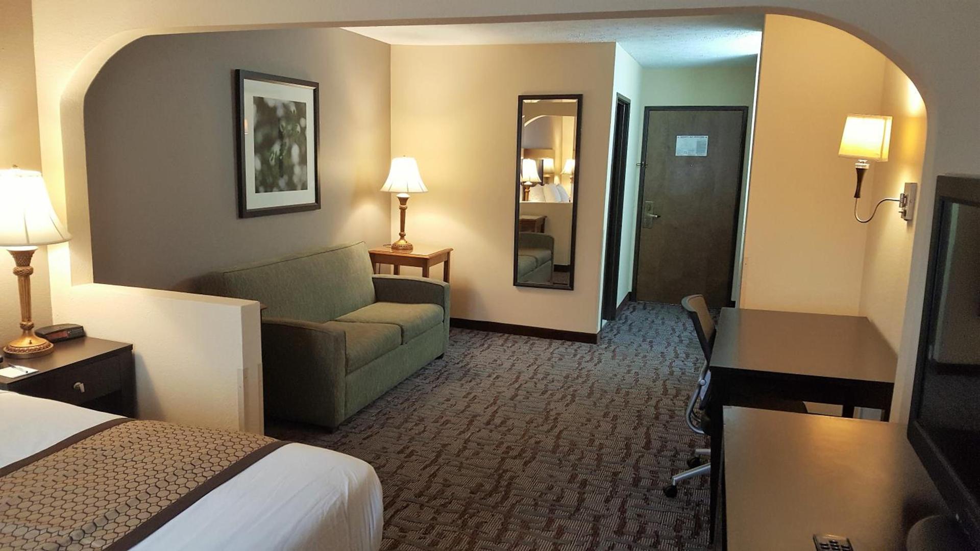 Baymont by Wyndham Belleville Airport Area Free Airport Shuttle photo 24