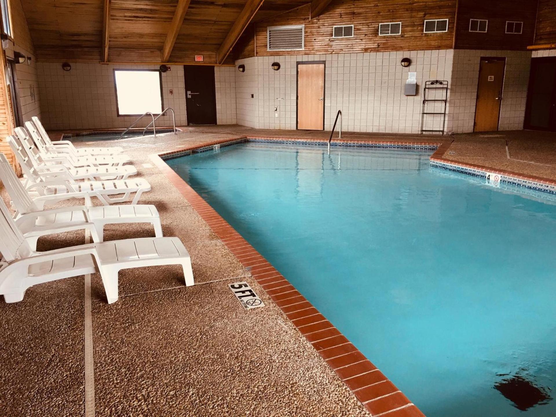 Regency Inn and Suites photo 18