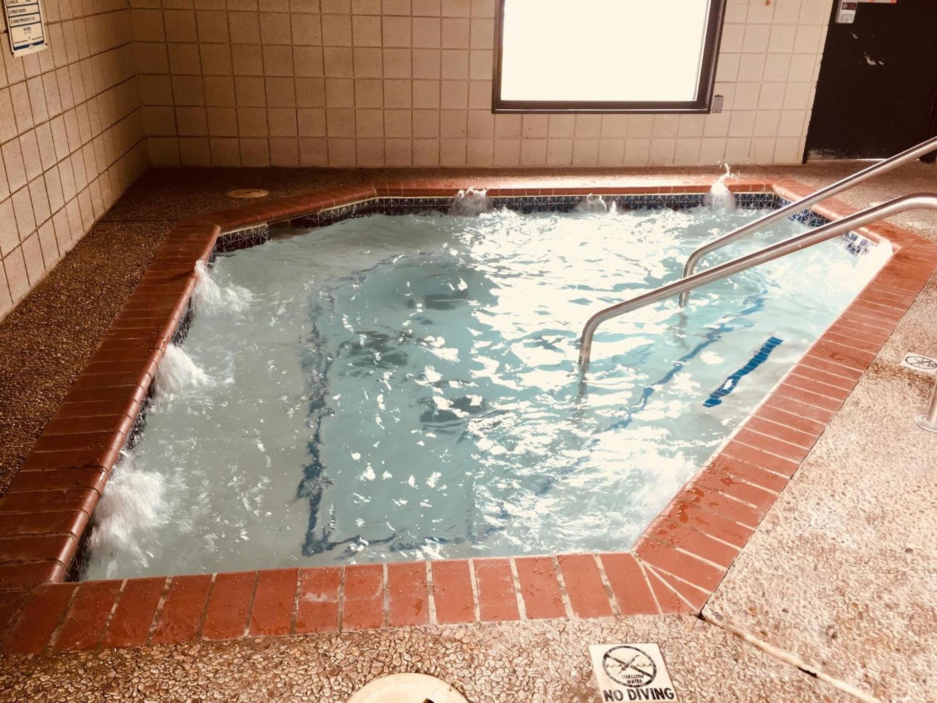 Regency Inn and Suites photo 12