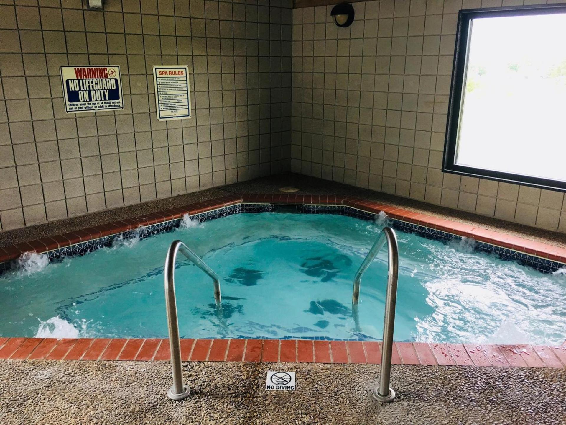 Regency Inn and Suites photo 11