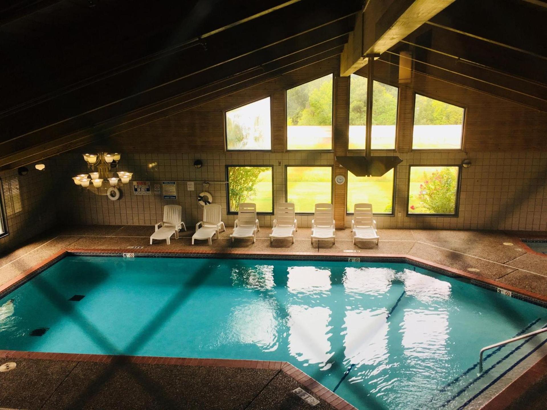Regency Inn and Suites photo 10