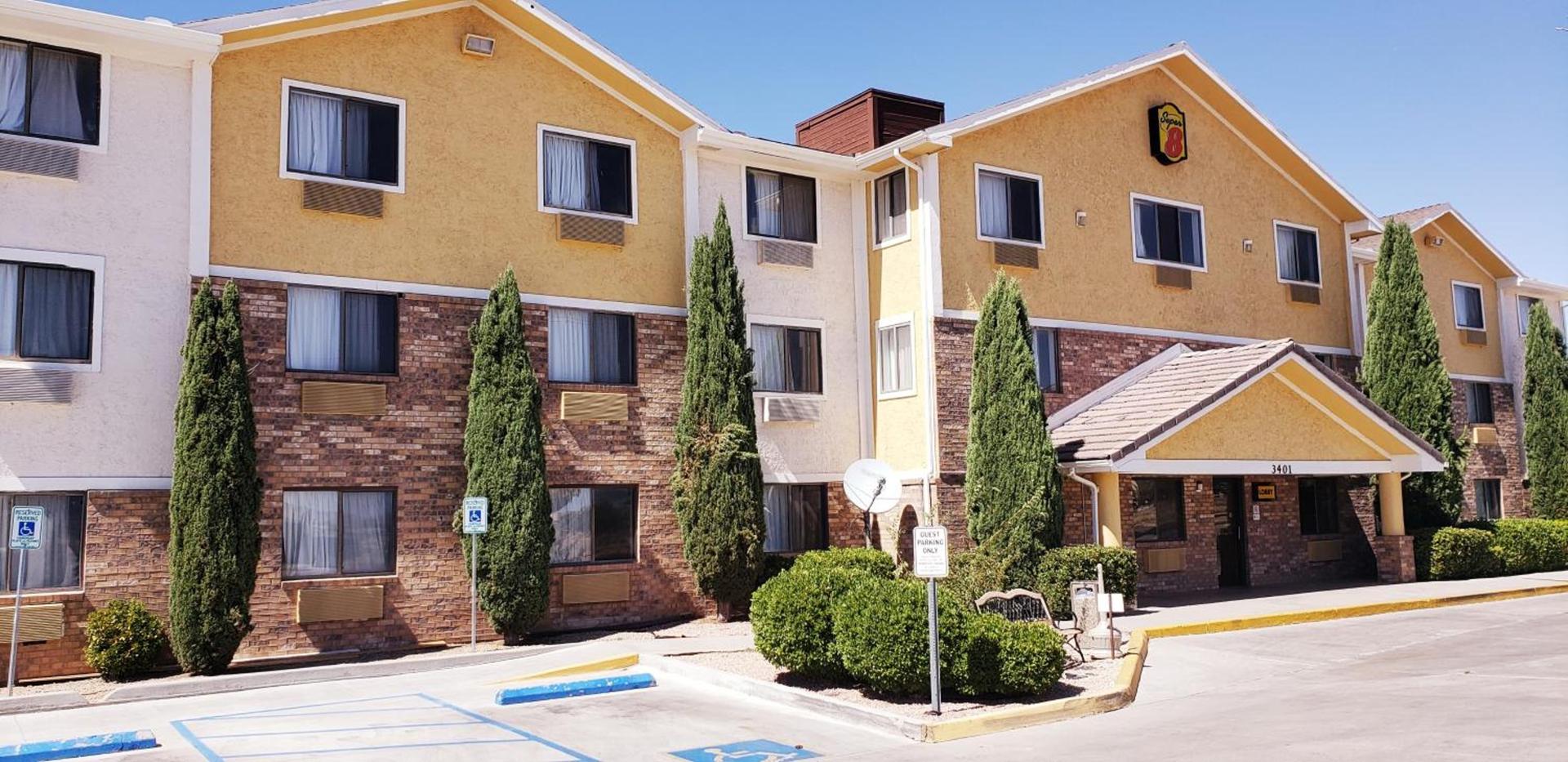 Super 8 by Wyndham Kingman photo 21