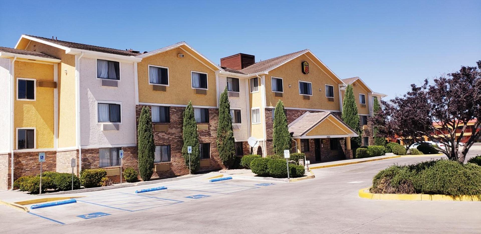 Super 8 by Wyndham Kingman photo 22