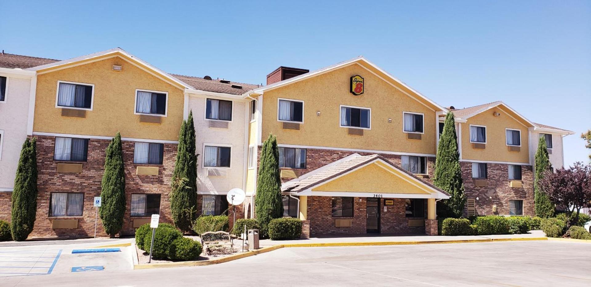 Super 8 by Wyndham Kingman photo 20