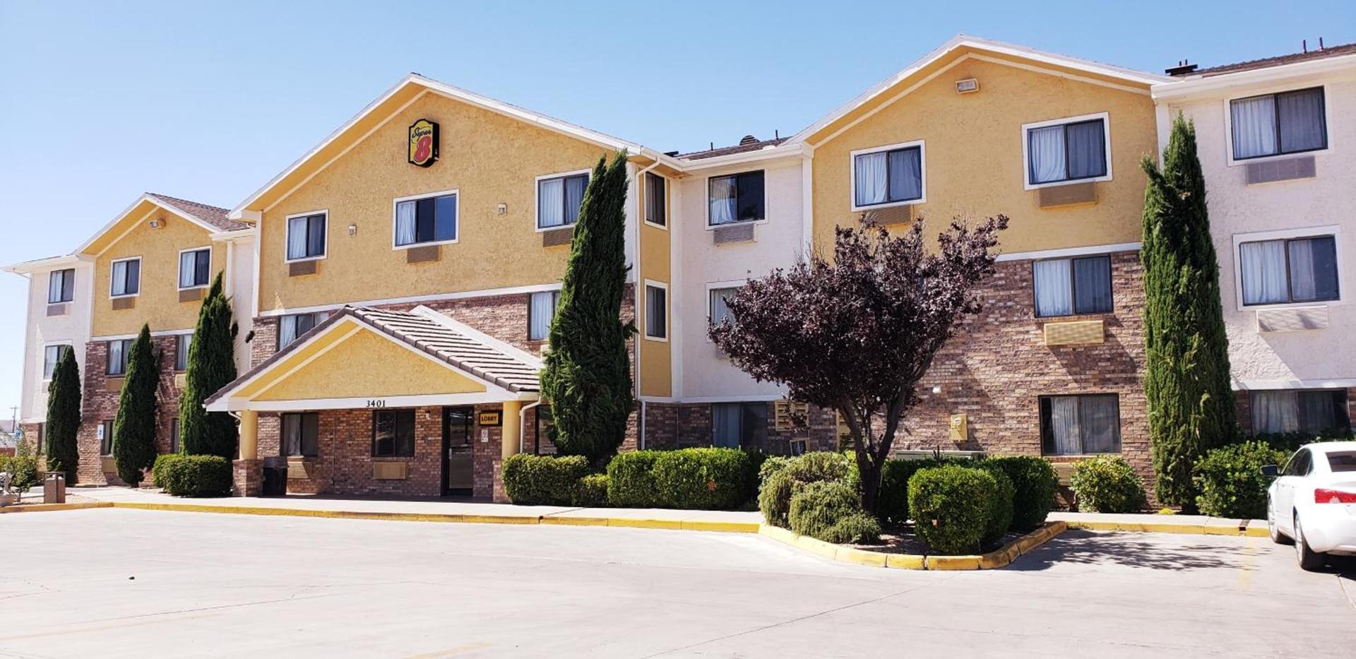 Super 8 by Wyndham Kingman photo 23