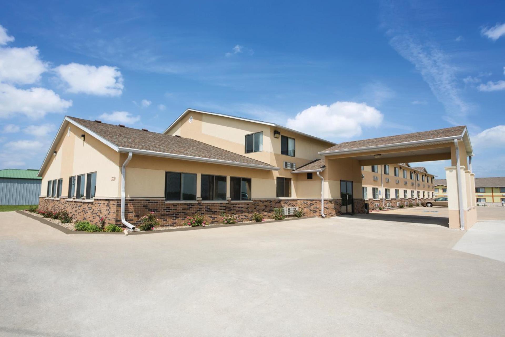 Super 8 by Wyndham Cameron photo 18