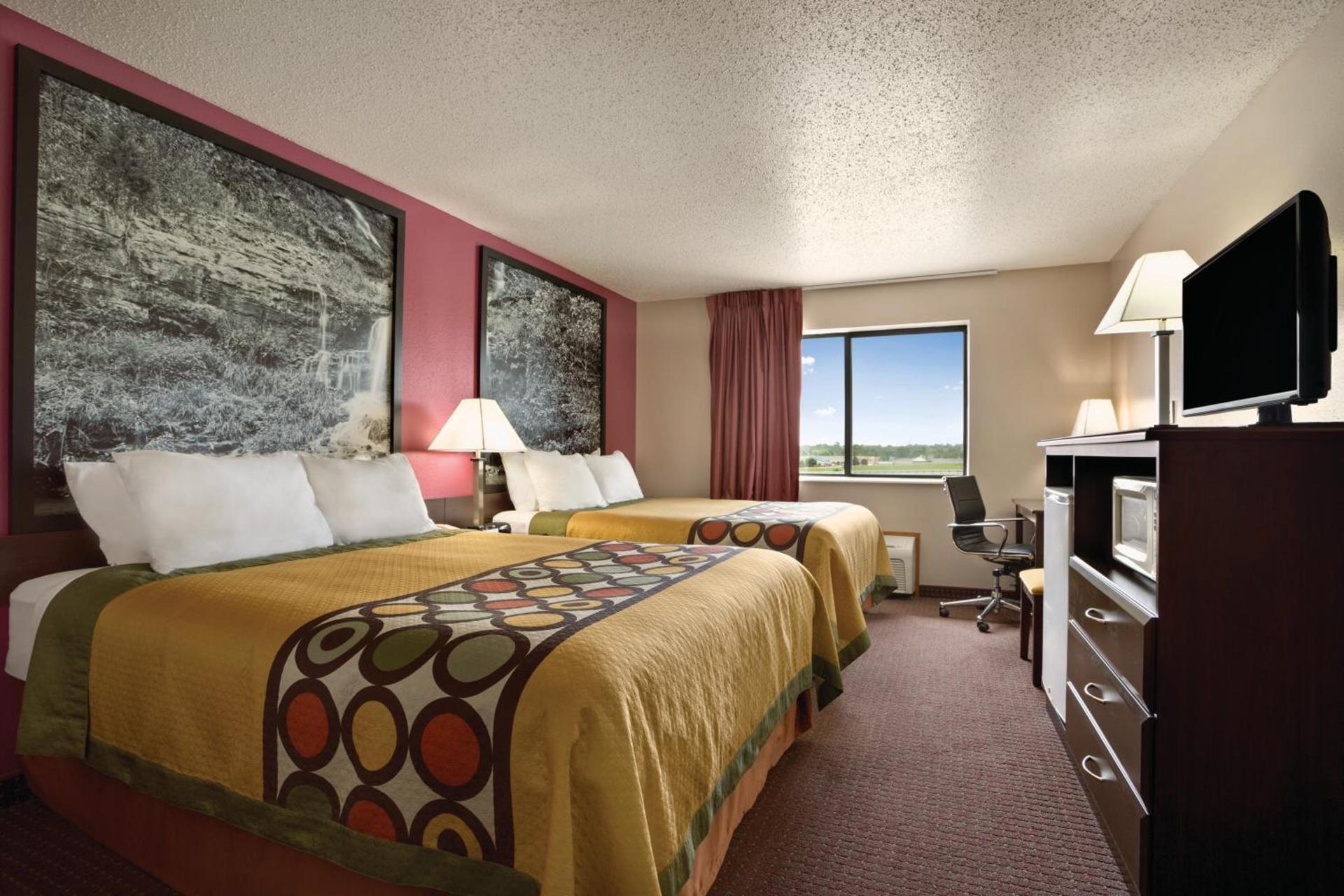 Super 8 by Wyndham Cameron photo 16