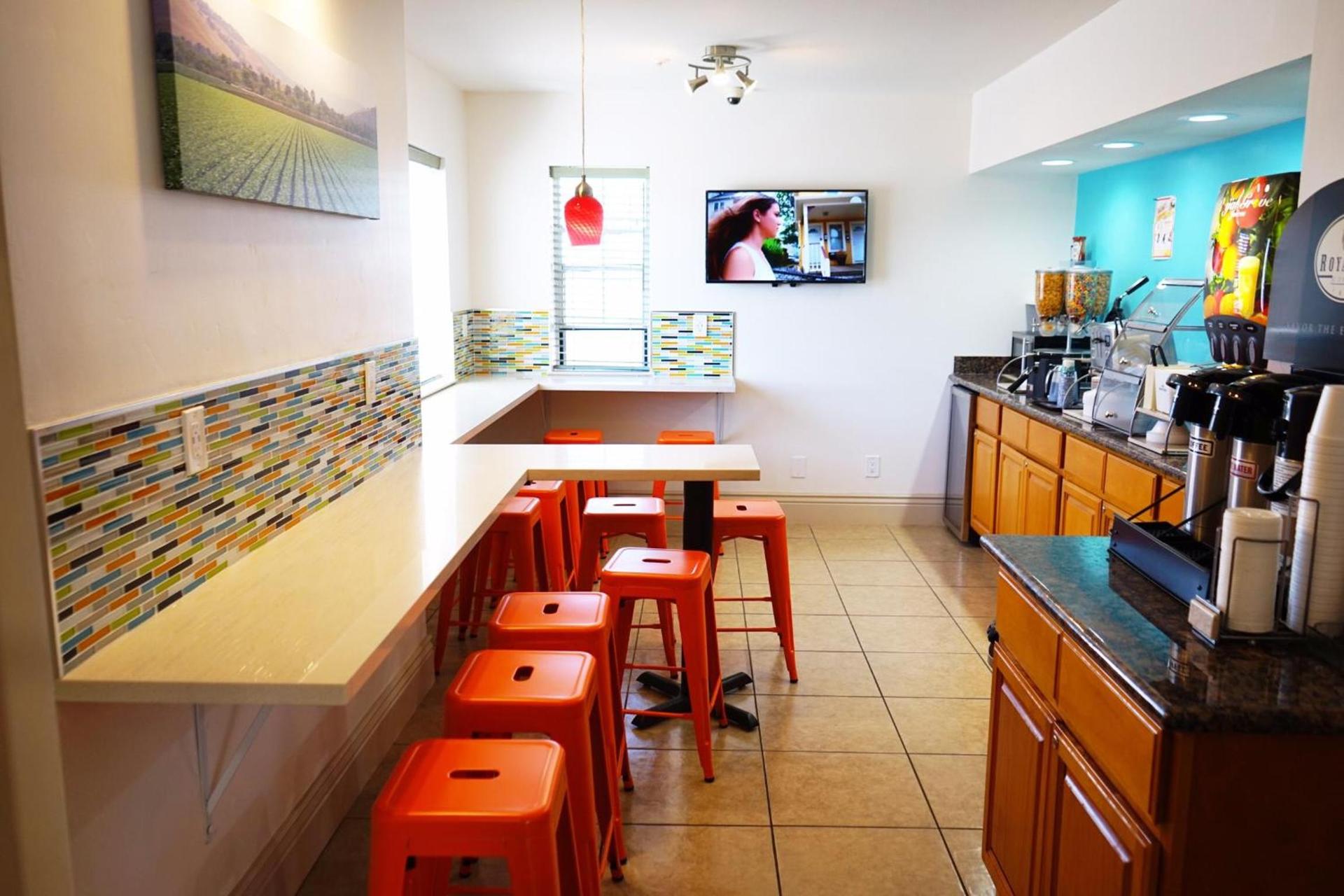 Howard Johnson by Wyndham Salinas photo 39