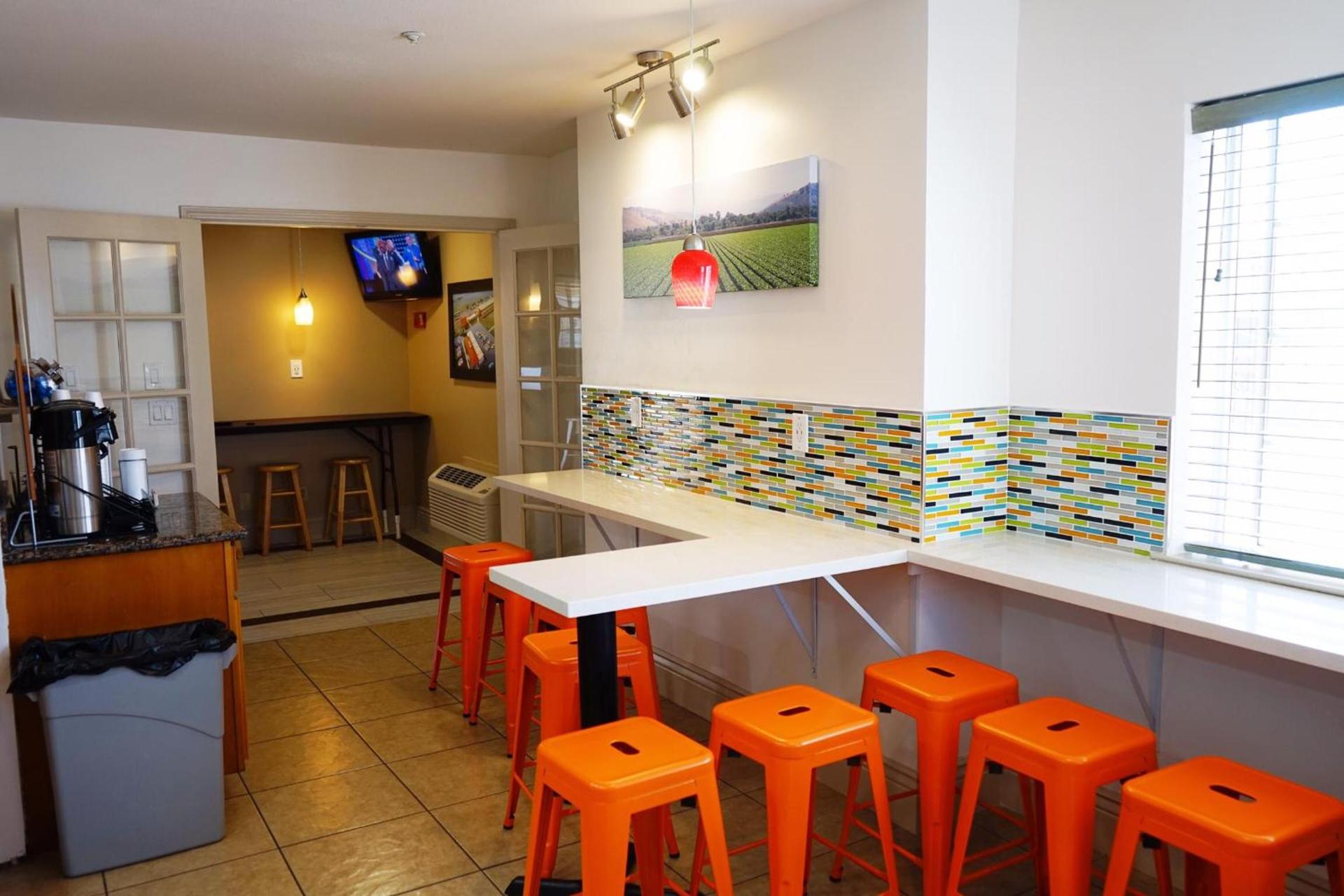 Howard Johnson by Wyndham Salinas photo 38